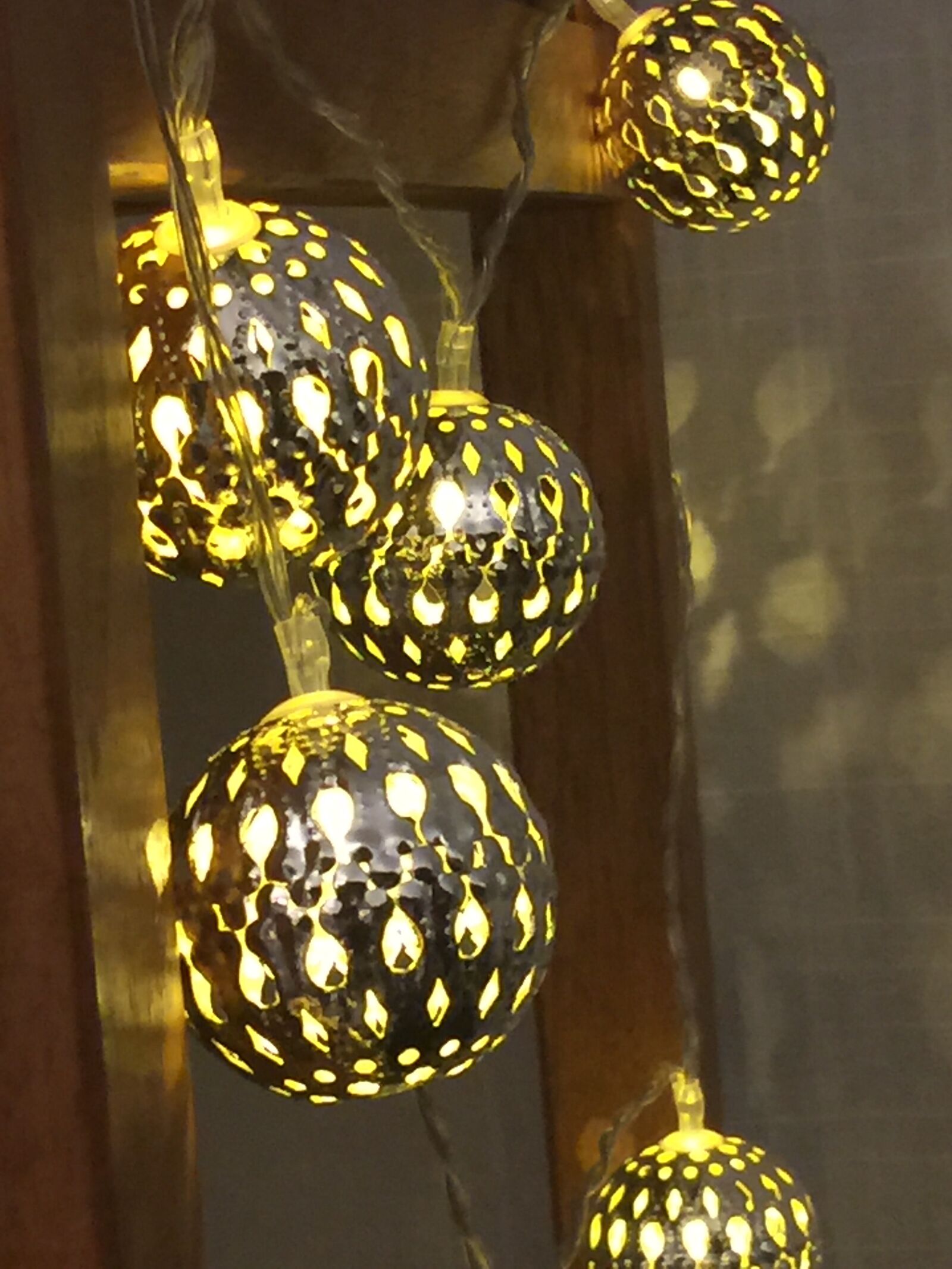 iPhone 6 Plus back camera 4.15mm f/2.2 sample photo. Ornament, lights, bulbs photography