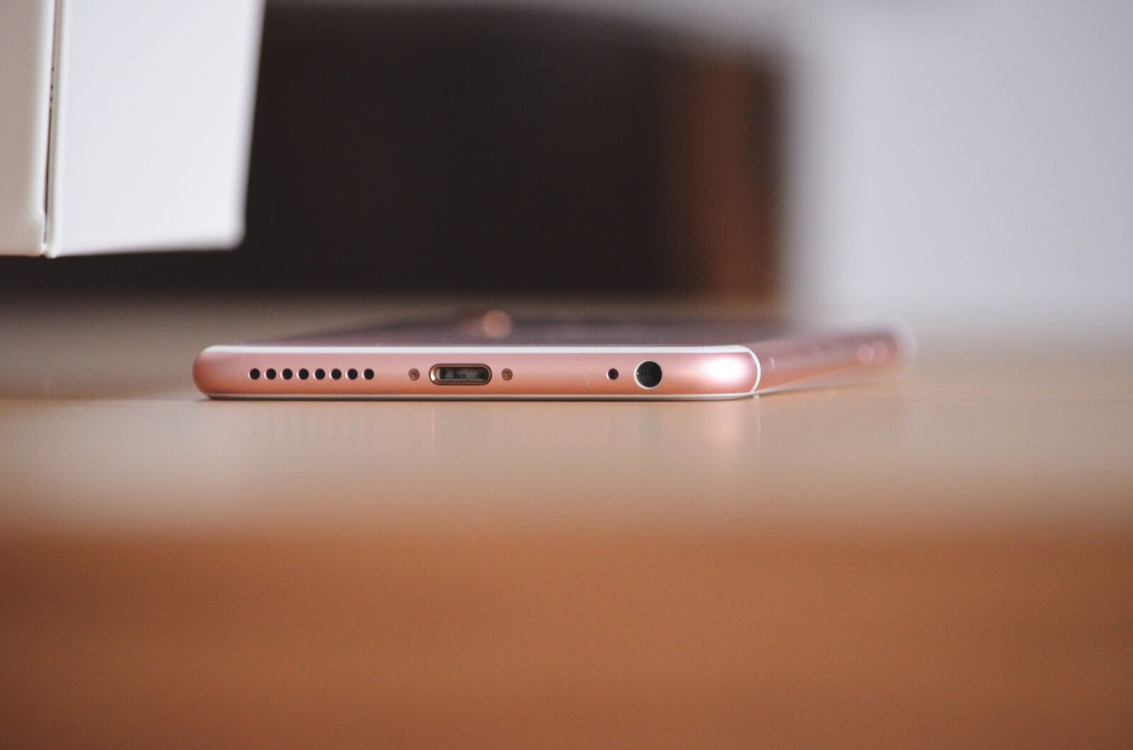 Nikon D5100 sample photo. Apple, headphone, jack, iphone photography