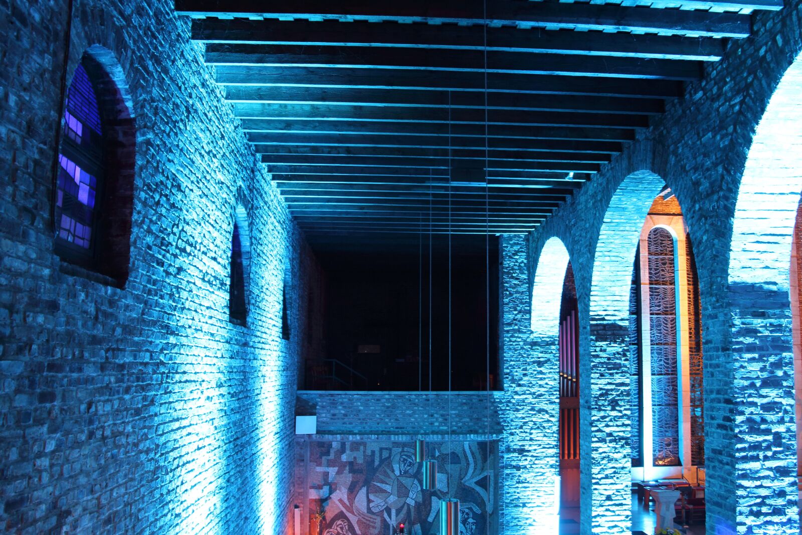 Canon EOS 700D (EOS Rebel T5i / EOS Kiss X7i) sample photo. Church, vault, blanket photography