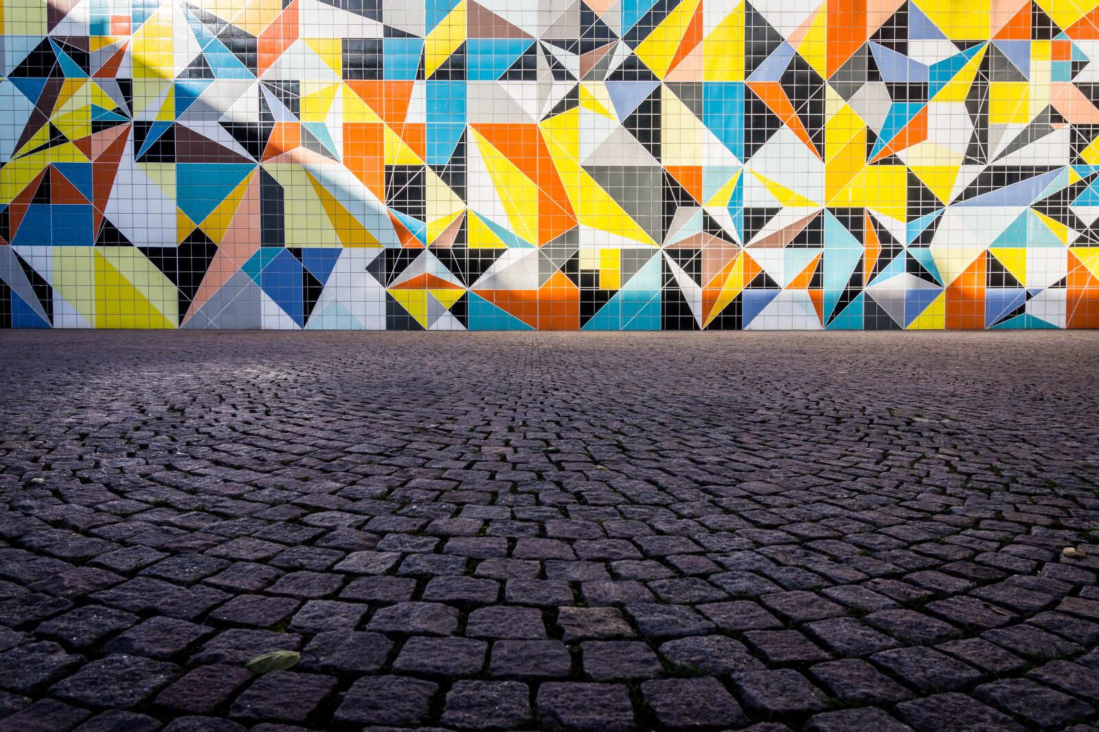 Sony Alpha a5000 (ILCE 5000) sample photo. City, graphic, colors photography