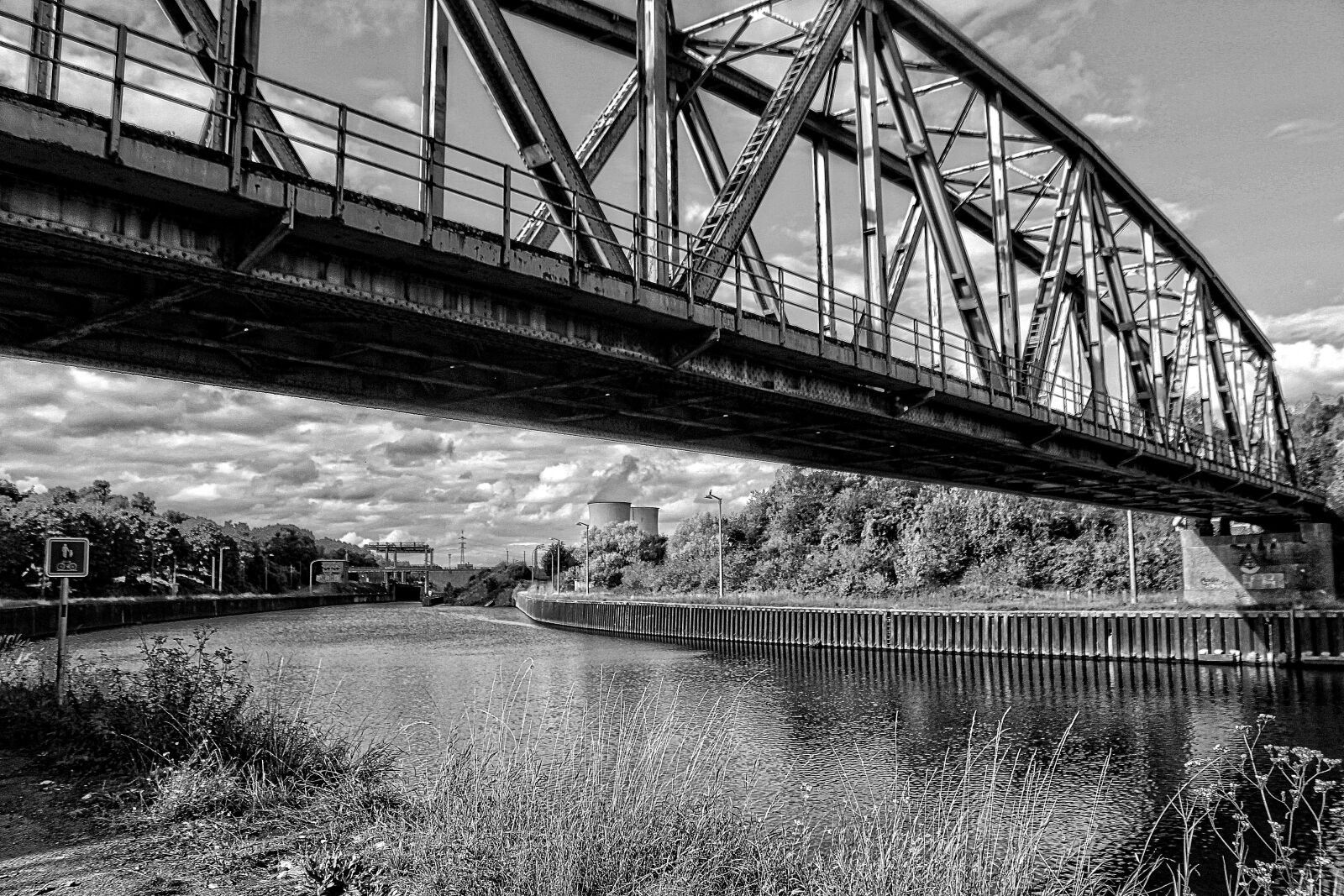 Canon EOS 1200D (EOS Rebel T5 / EOS Kiss X70 / EOS Hi) sample photo. Brussels-charleroi canal, monceau-sur-sambre, belgium photography