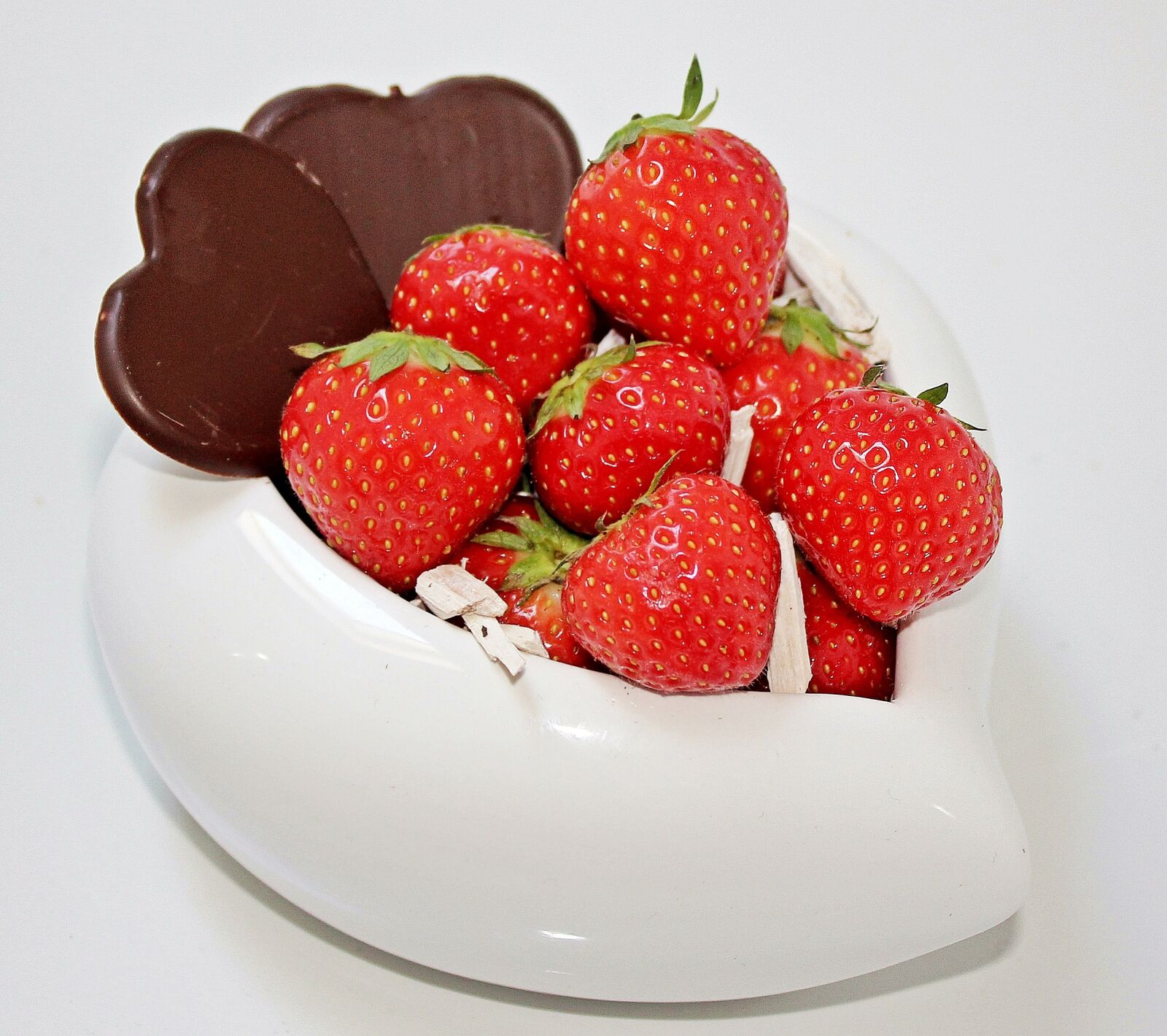 Canon EOS 550D (EOS Rebel T2i / EOS Kiss X4) sample photo. Mother's day, strawberries, red photography