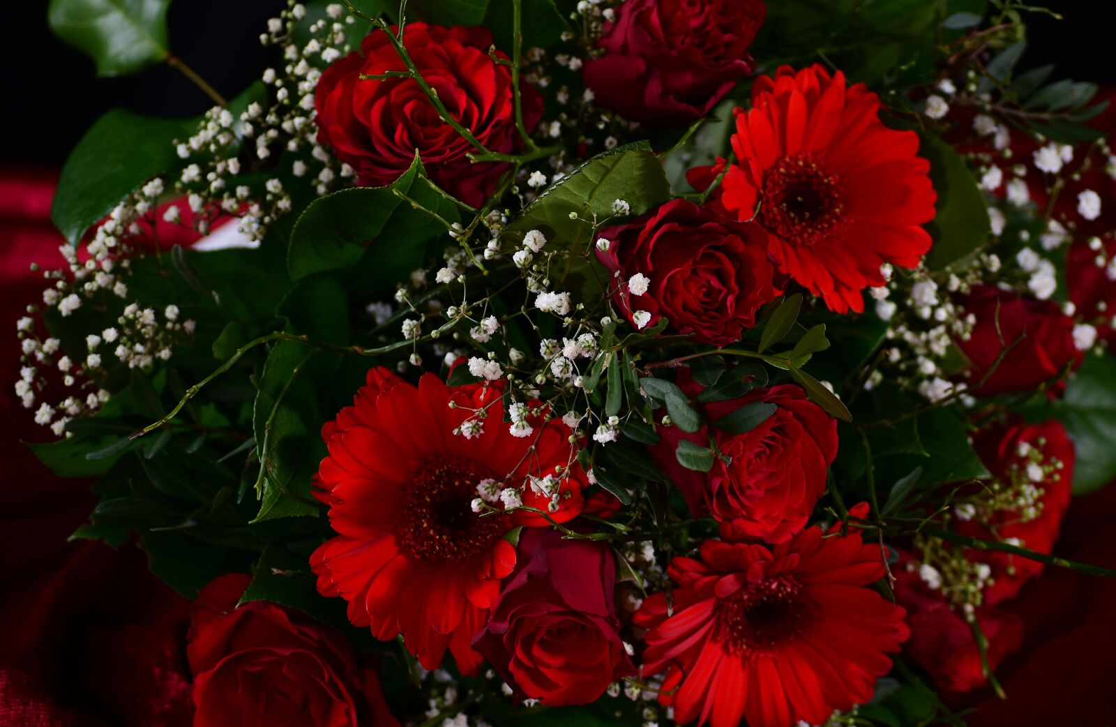 Nikon D7200 sample photo. Roses, red flowers, bouquet photography
