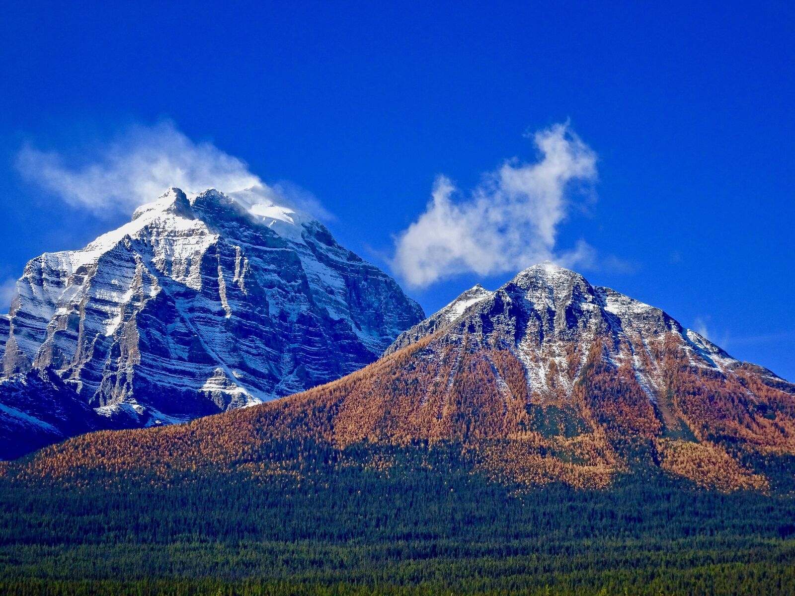 Sony Cyber-shot DSC-HX90V sample photo. Mountain, forest, peaks photography