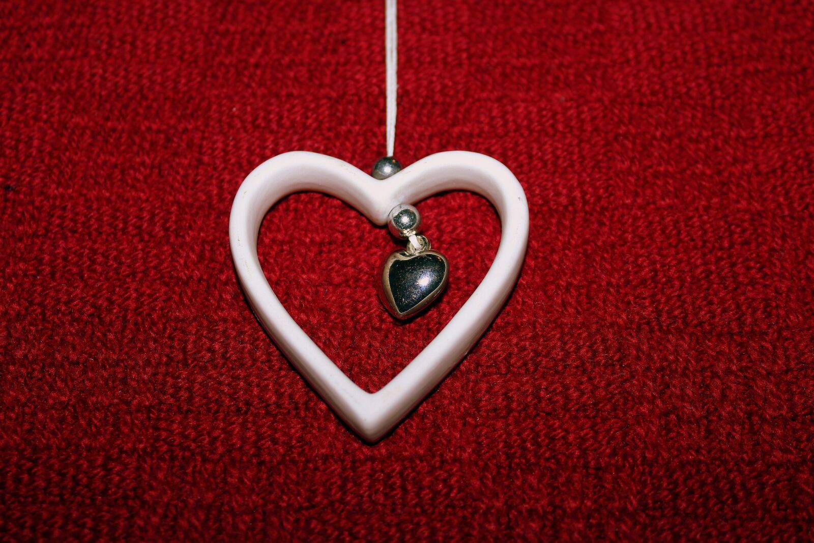 Canon EOS 1200D (EOS Rebel T5 / EOS Kiss X70 / EOS Hi) sample photo. Heart, love, feelings photography