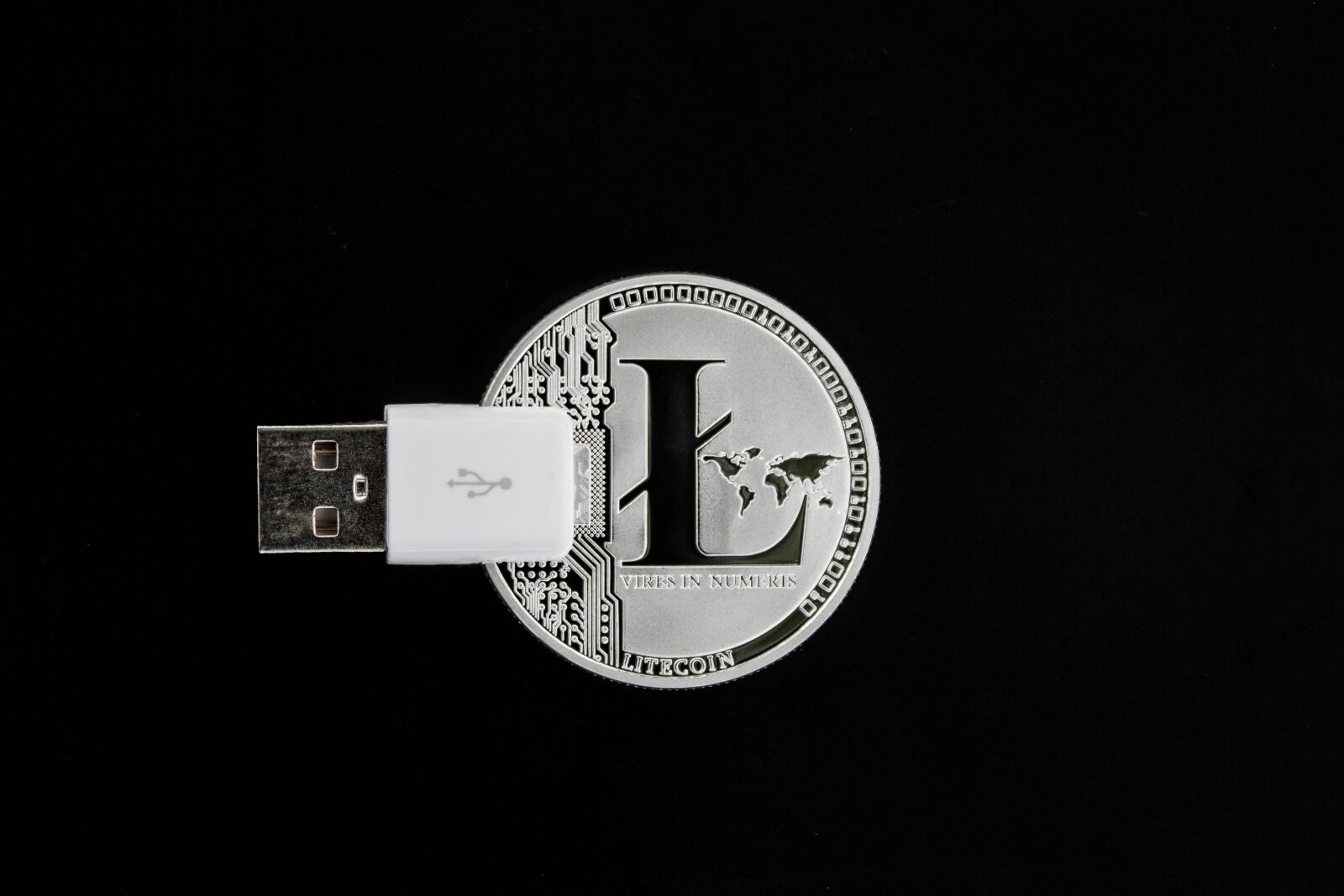 Canon EOS 60D sample photo. Cryptocurrency, litecoin, investment photography