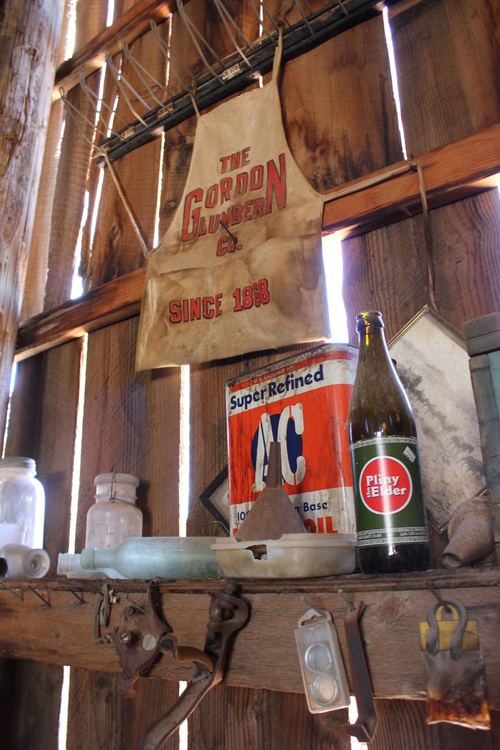 Canon EOS 550D (EOS Rebel T2i / EOS Kiss X4) sample photo. Vintage, junk, barn photography