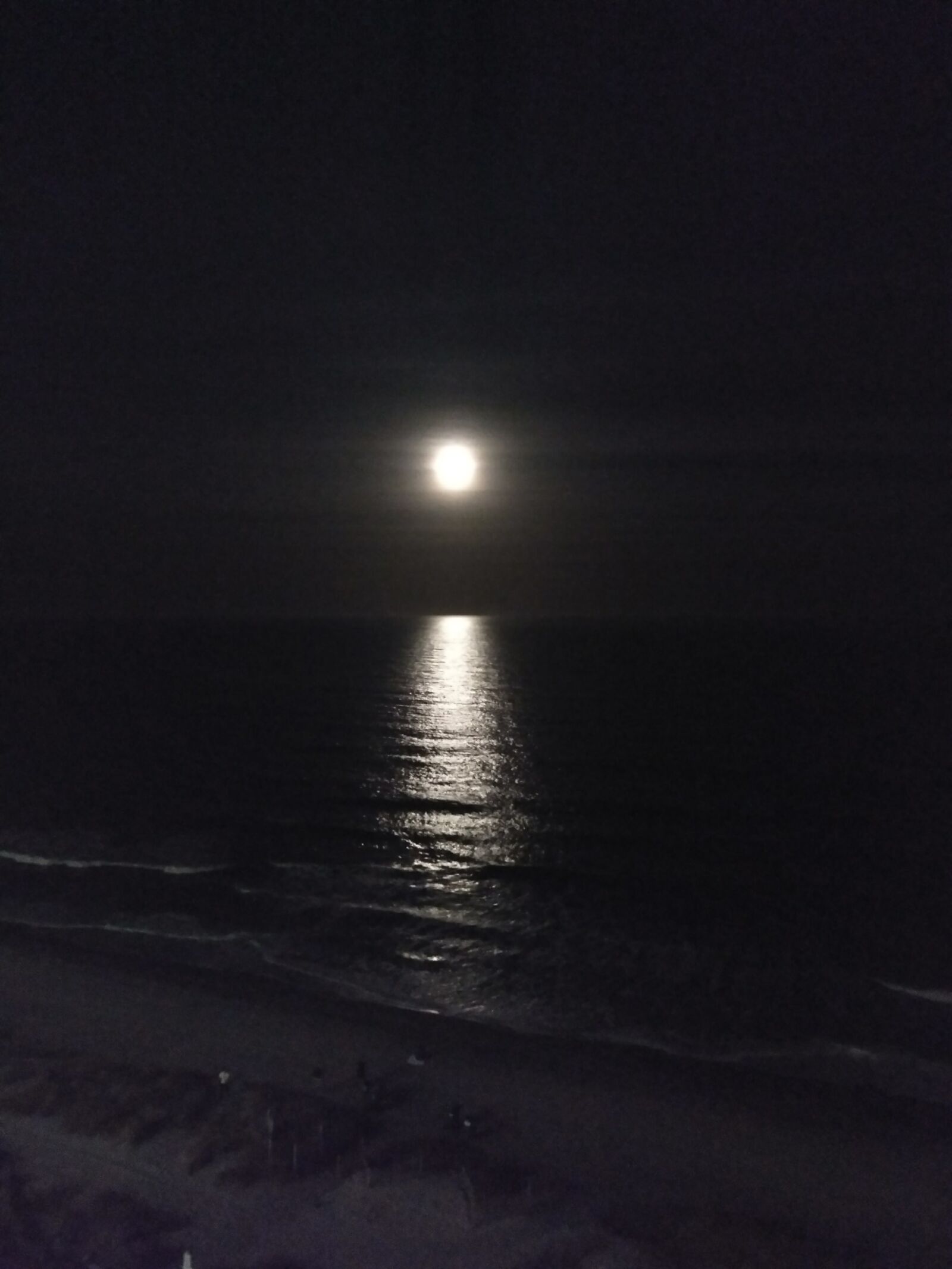 Motorola Moto G (5) Plus sample photo. Moon, sea, night photography