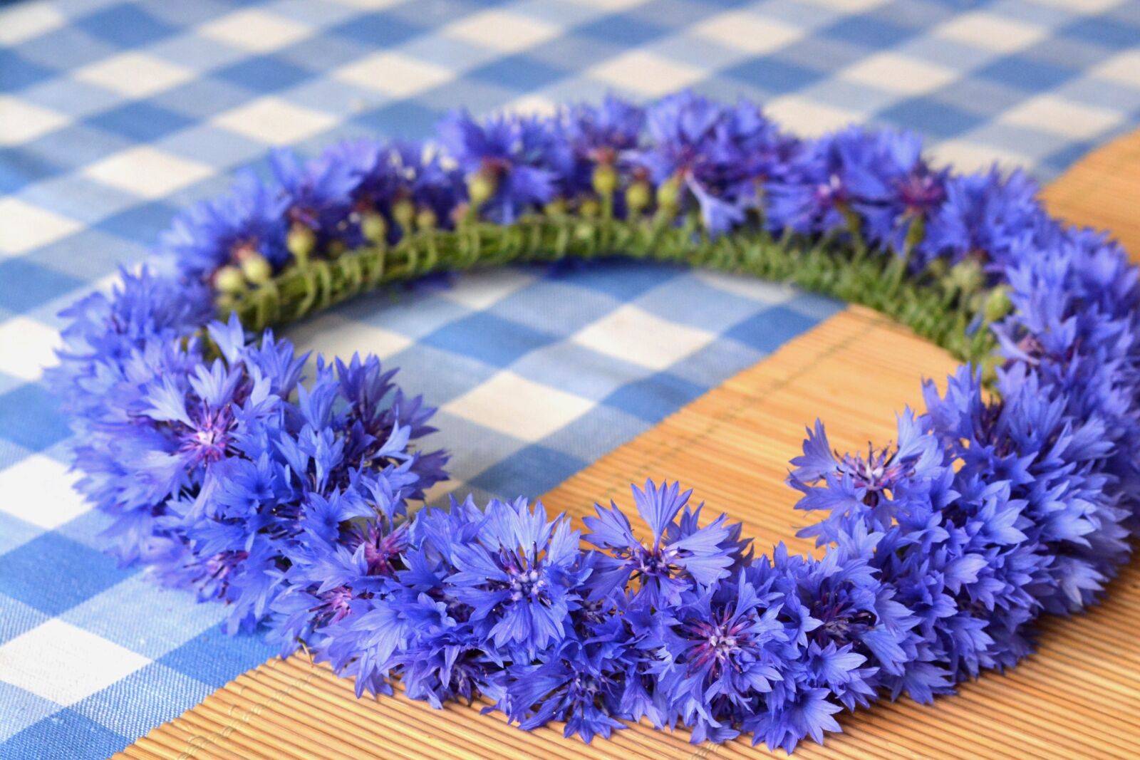 Nikon D5200 sample photo. Wreath, cornflower, cornflowers photography