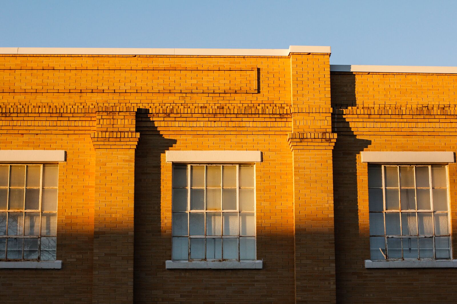 Canon EOS 60D + Canon EF 50mm F1.4 USM sample photo. Building, light, golden hour photography