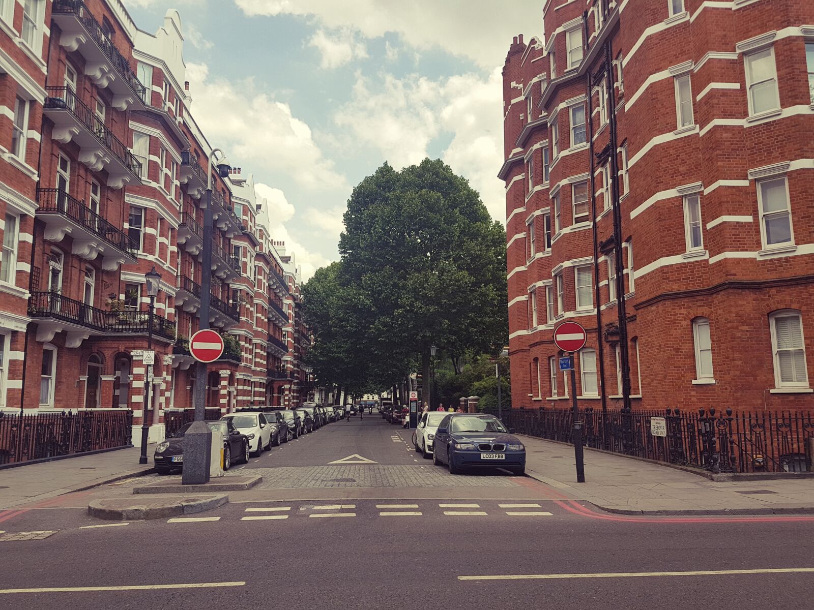 Samsung Galaxy S7 sample photo. No, entry, parking, street photography