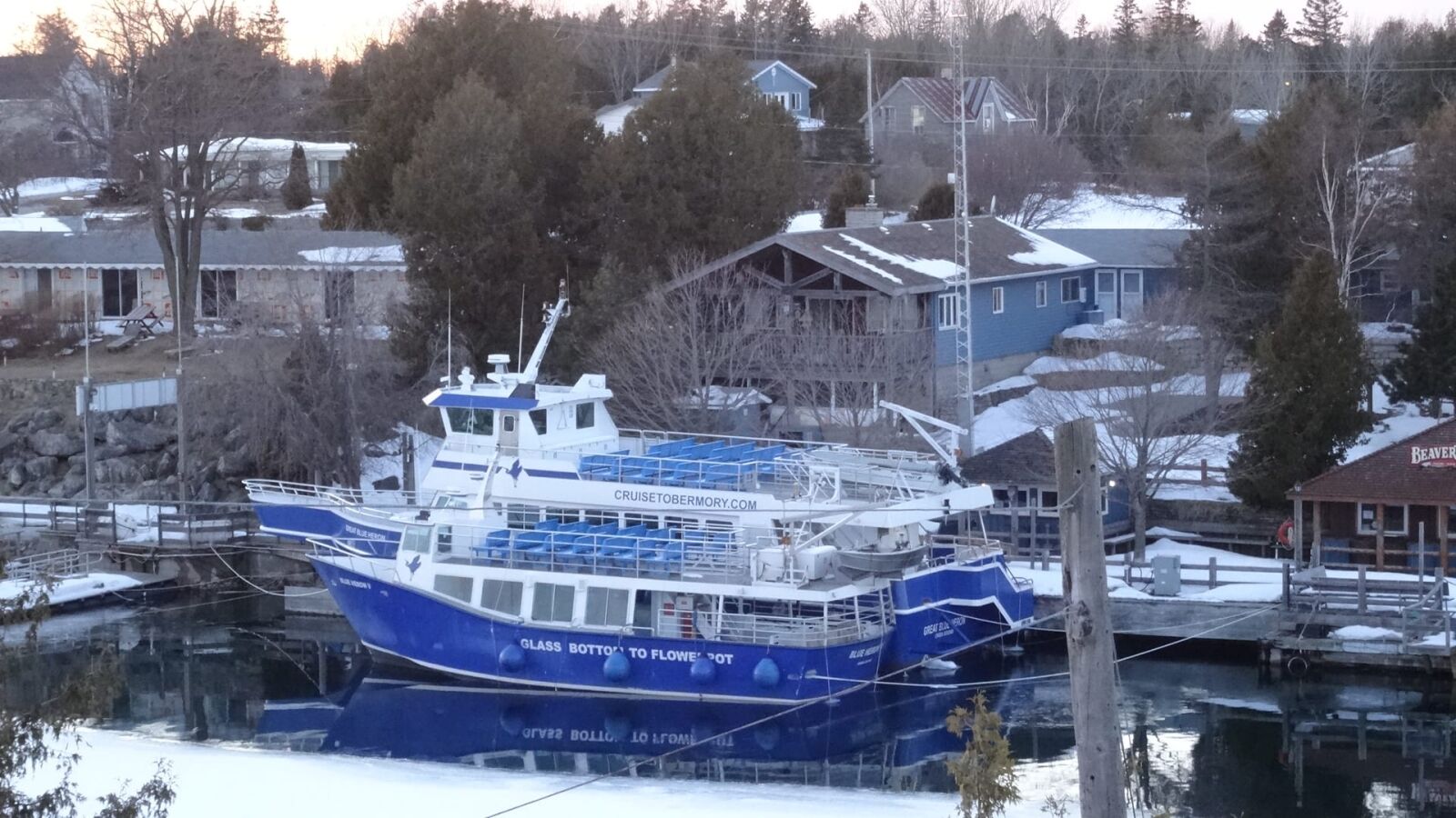 Sony Cyber-shot DSC-HX50V sample photo. Cruise ship, tourist attraction photography