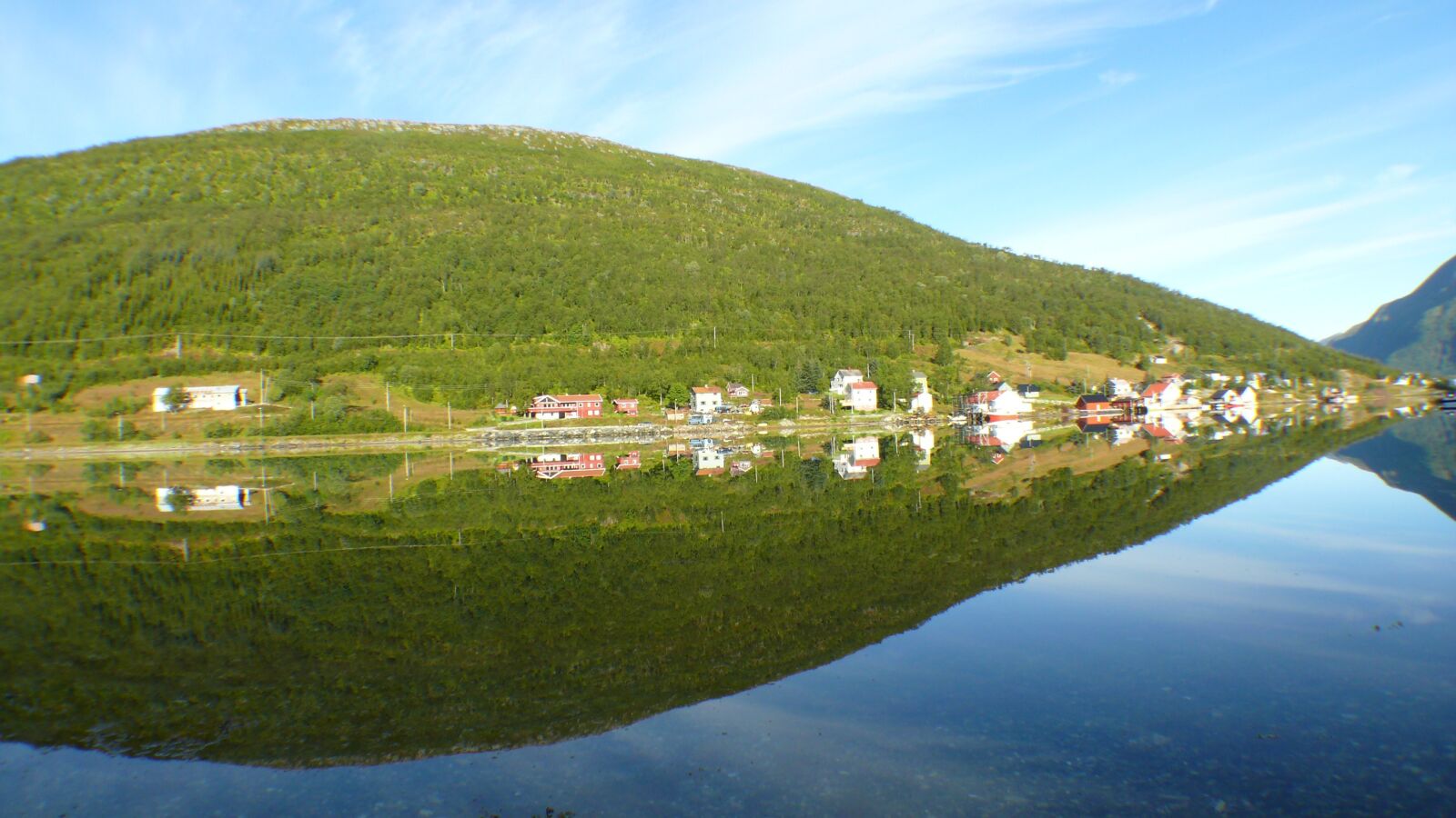 Panasonic DMC-FZ50 sample photo. Norway, water reflection, sea photography