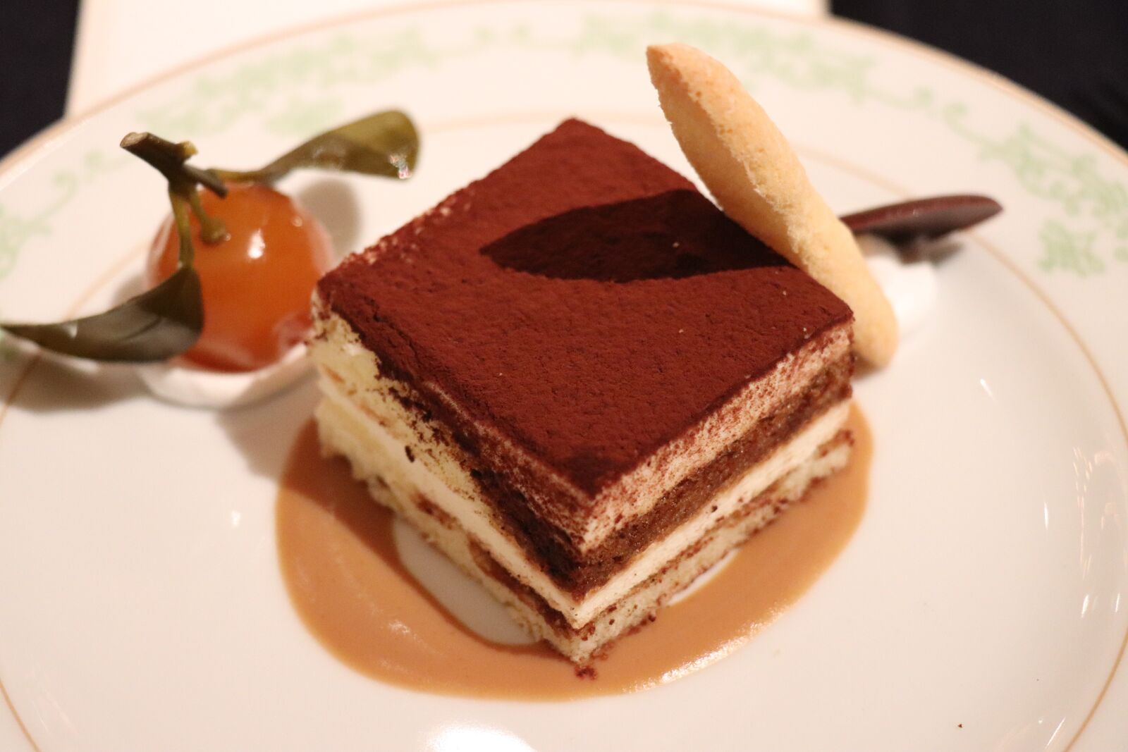 Canon EF-S 18-135mm F3.5-5.6 IS USM sample photo. Cake, dessert, hotel photography