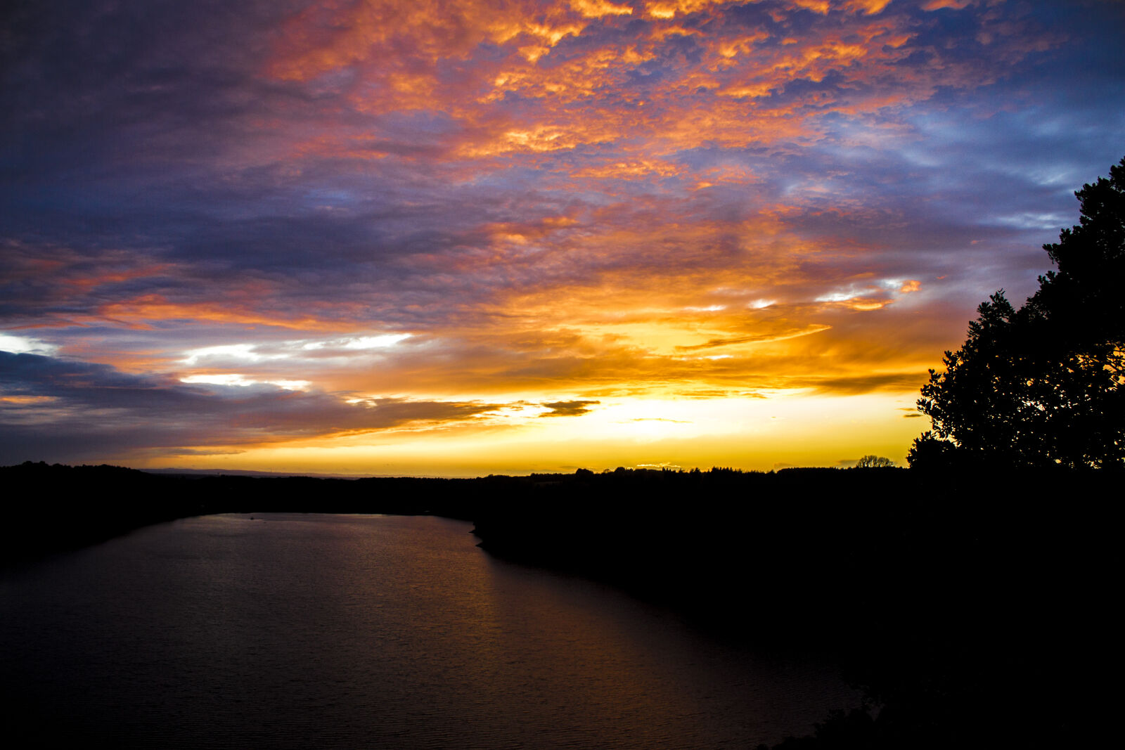 Canon EOS 600D (Rebel EOS T3i / EOS Kiss X5) sample photo. Sonnenuntergang, wald, wasser photography