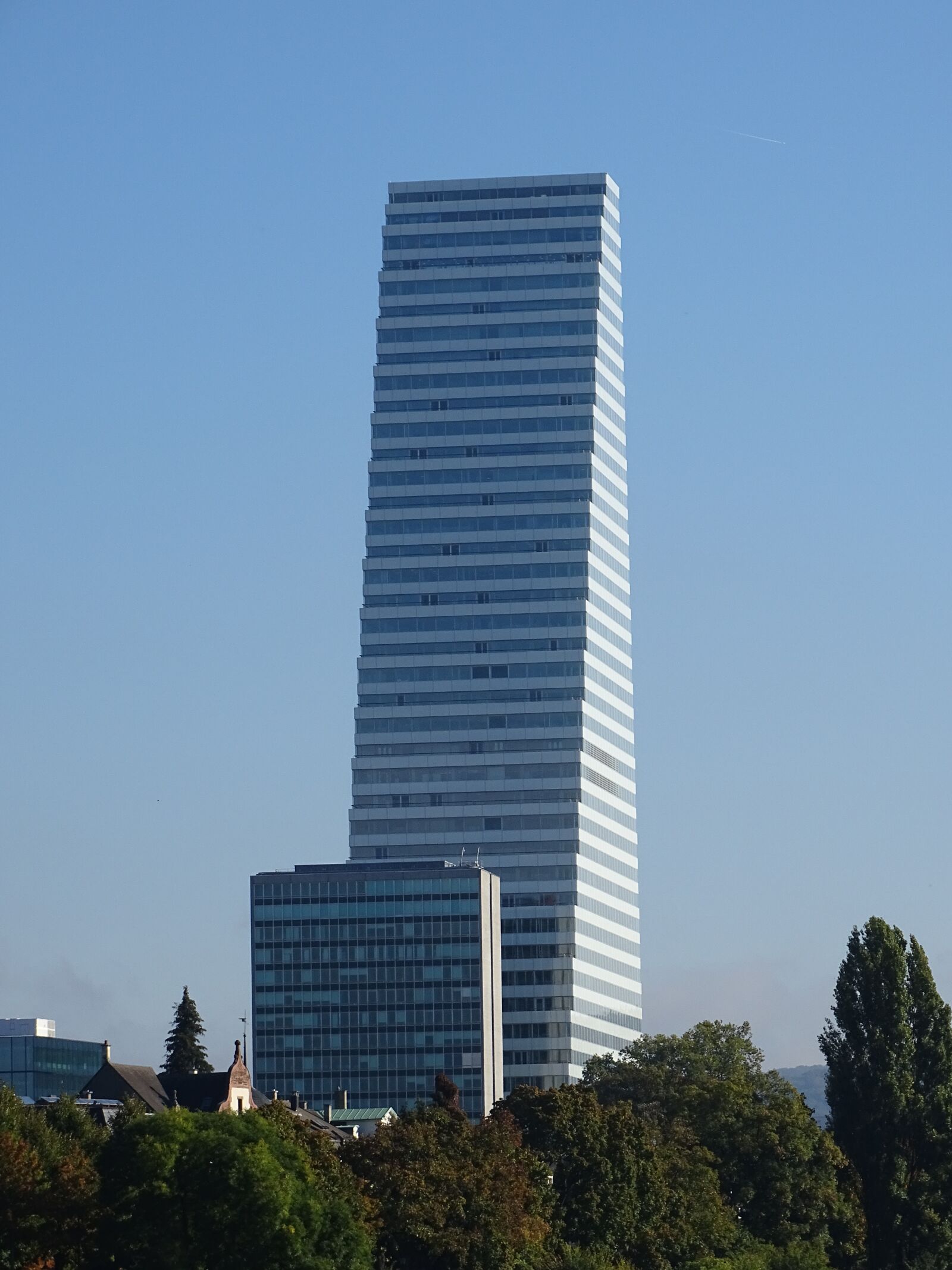 Sony Cyber-shot DSC-HX400V sample photo. Skyscraper, roche-tower, basel photography