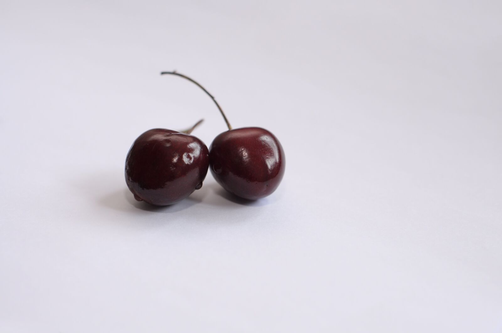 Nikon D90 sample photo. Cherries, fruit, imperfect shape photography
