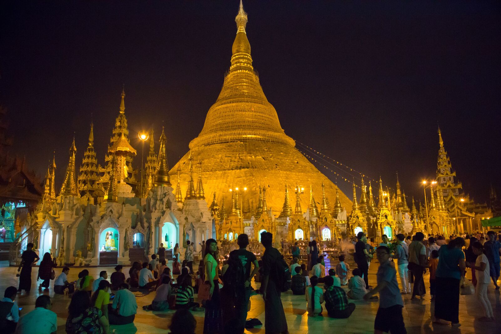 Canon EF 24-105mm F4L IS USM sample photo. Burma, yangoun, temple photography