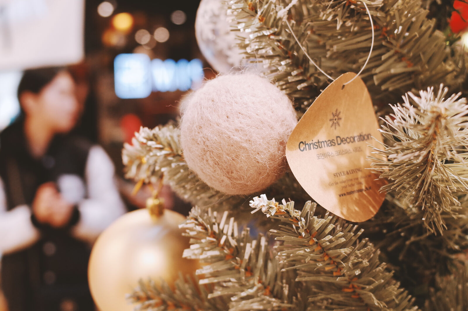 Ricoh GR II sample photo. Christmas, christmas, balls, christmas photography