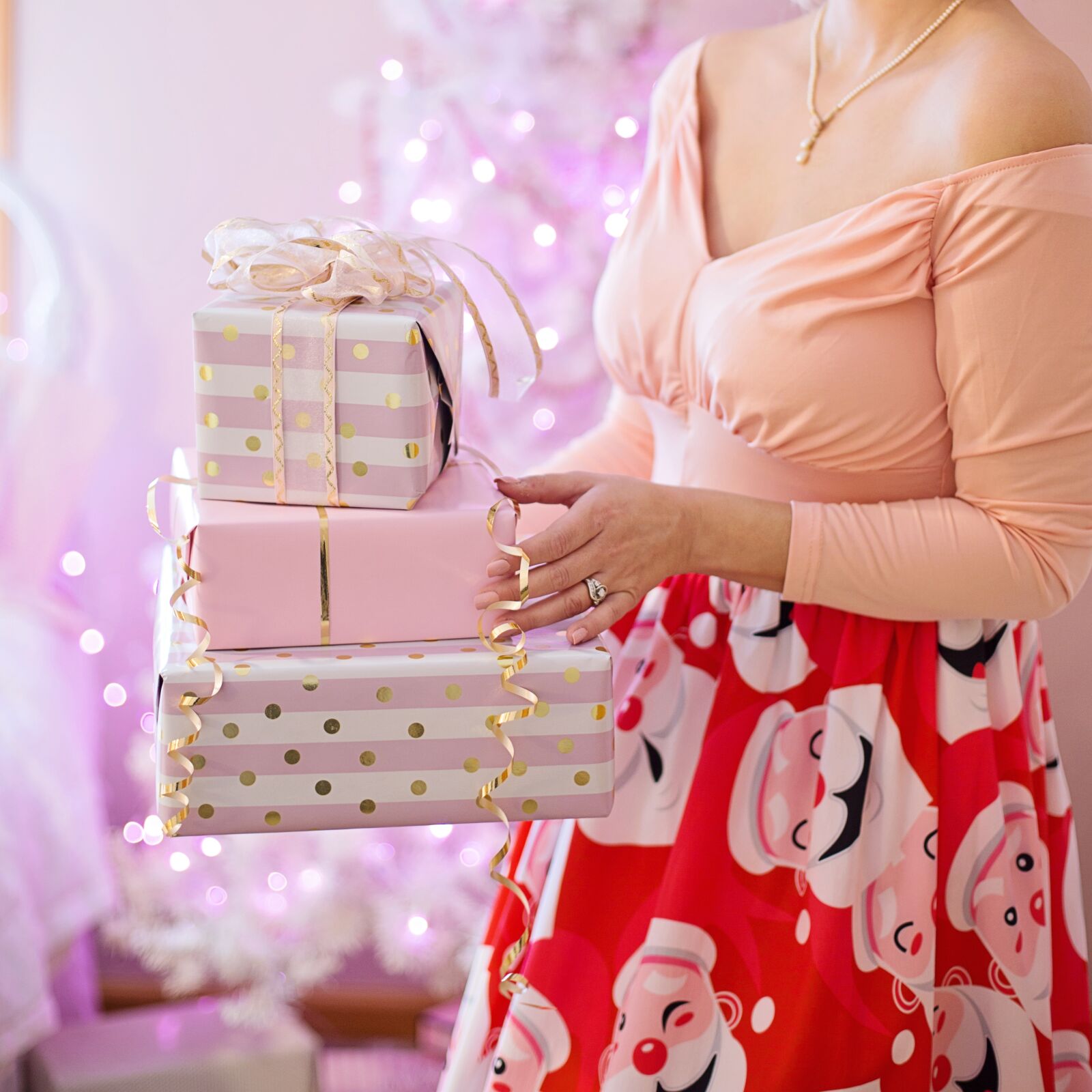 Canon EF 50mm F1.4 USM sample photo. Christmas, pink, presents photography