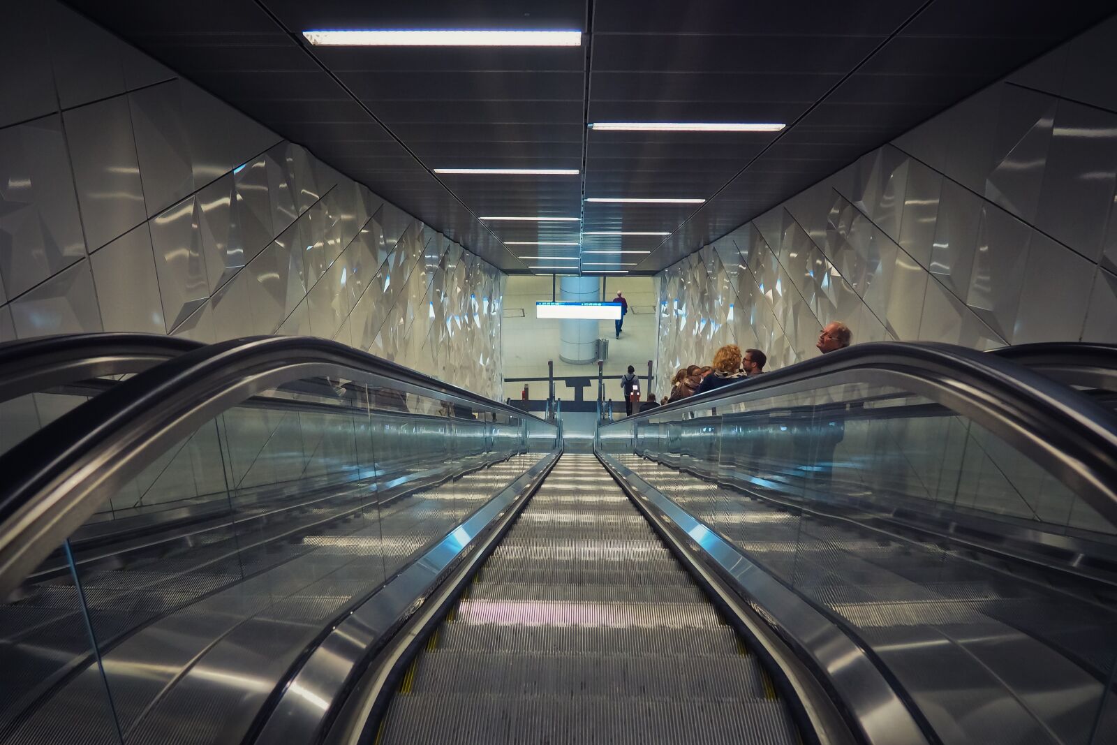 Olympus OM-D E-M10 sample photo. Escalator, underground, handrails photography