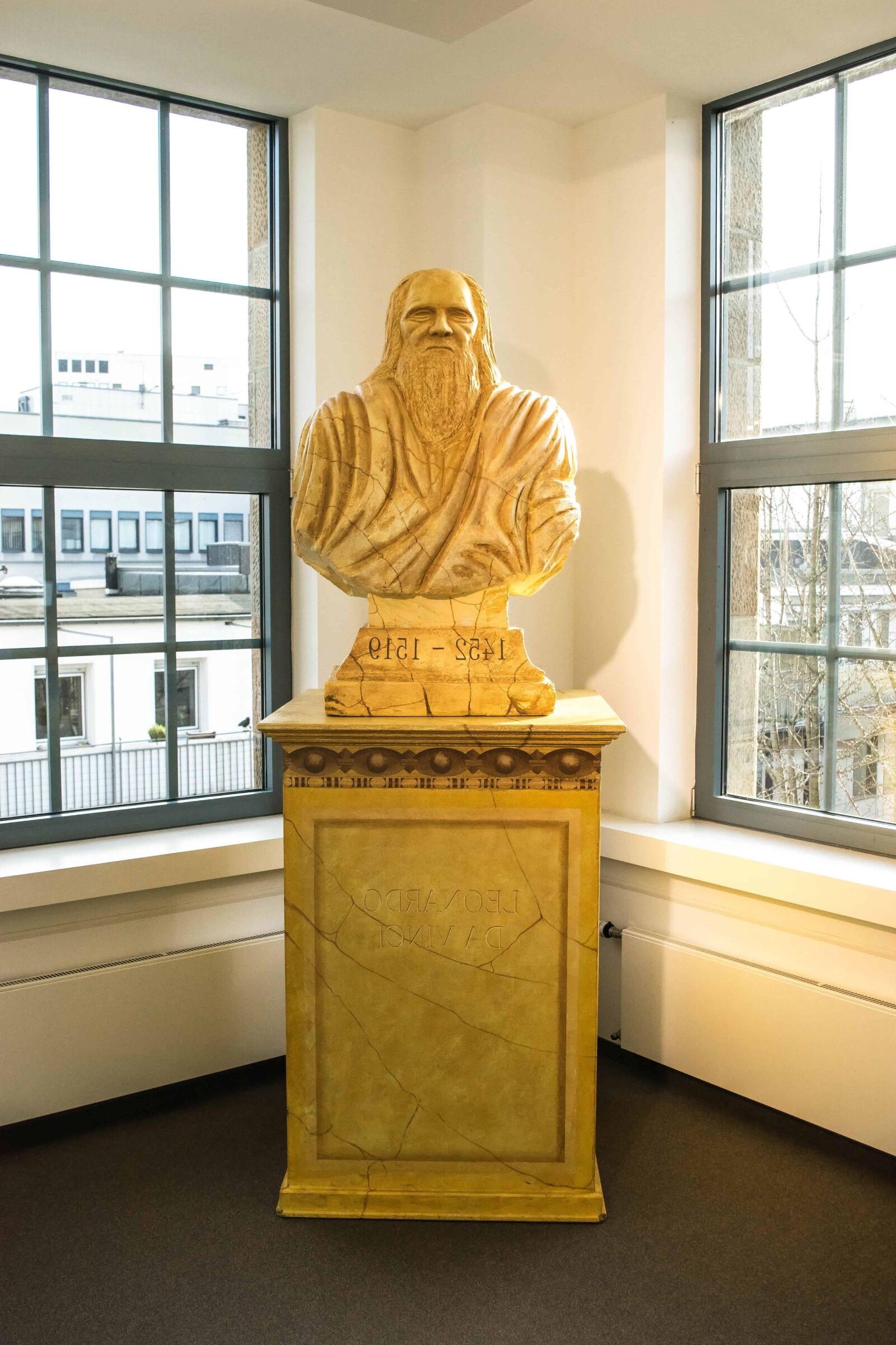 Nikon D3300 sample photo. Sculpture, art, room, pedestal photography