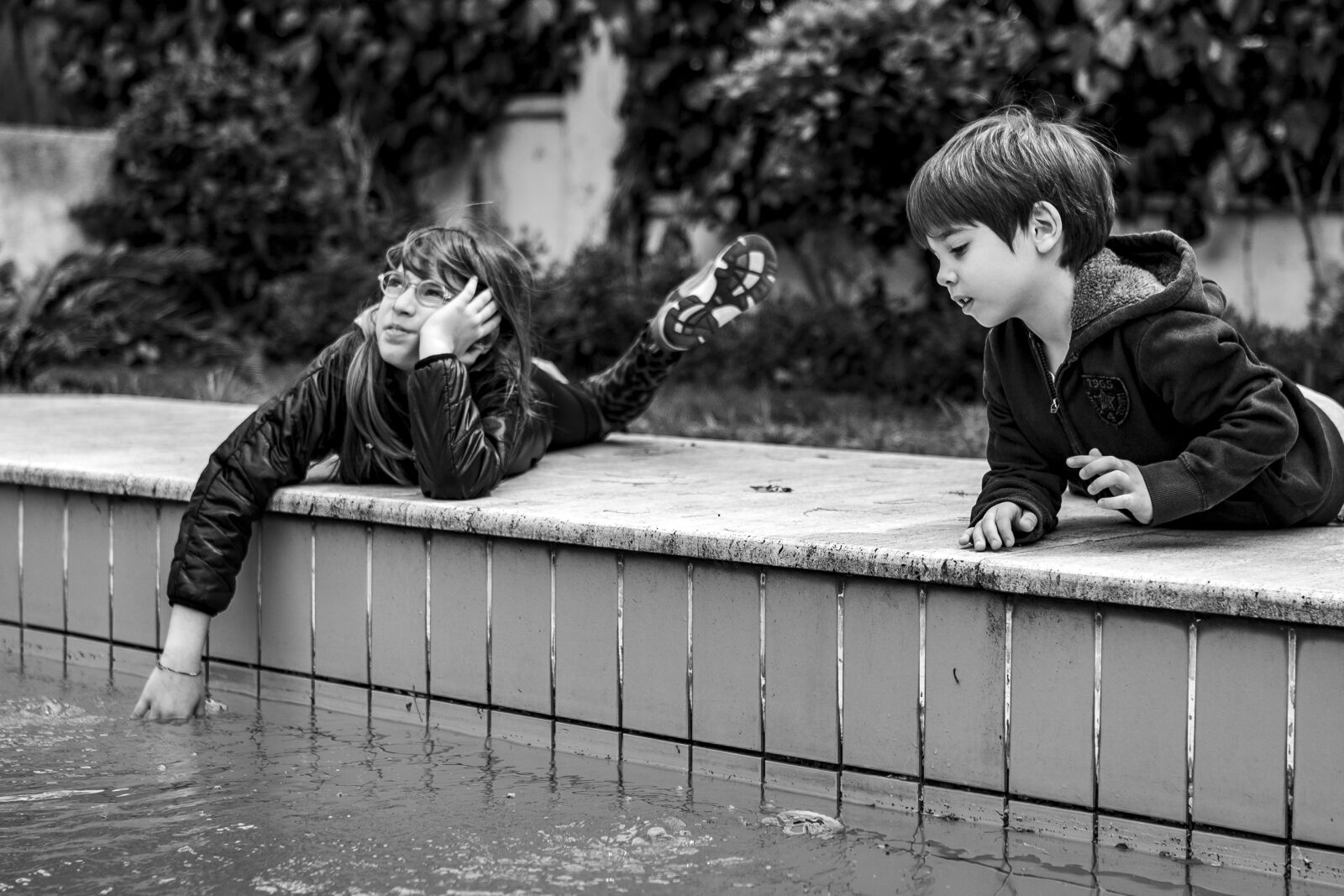 Canon EOS-1D Mark II sample photo. Children, kids, sitting photography