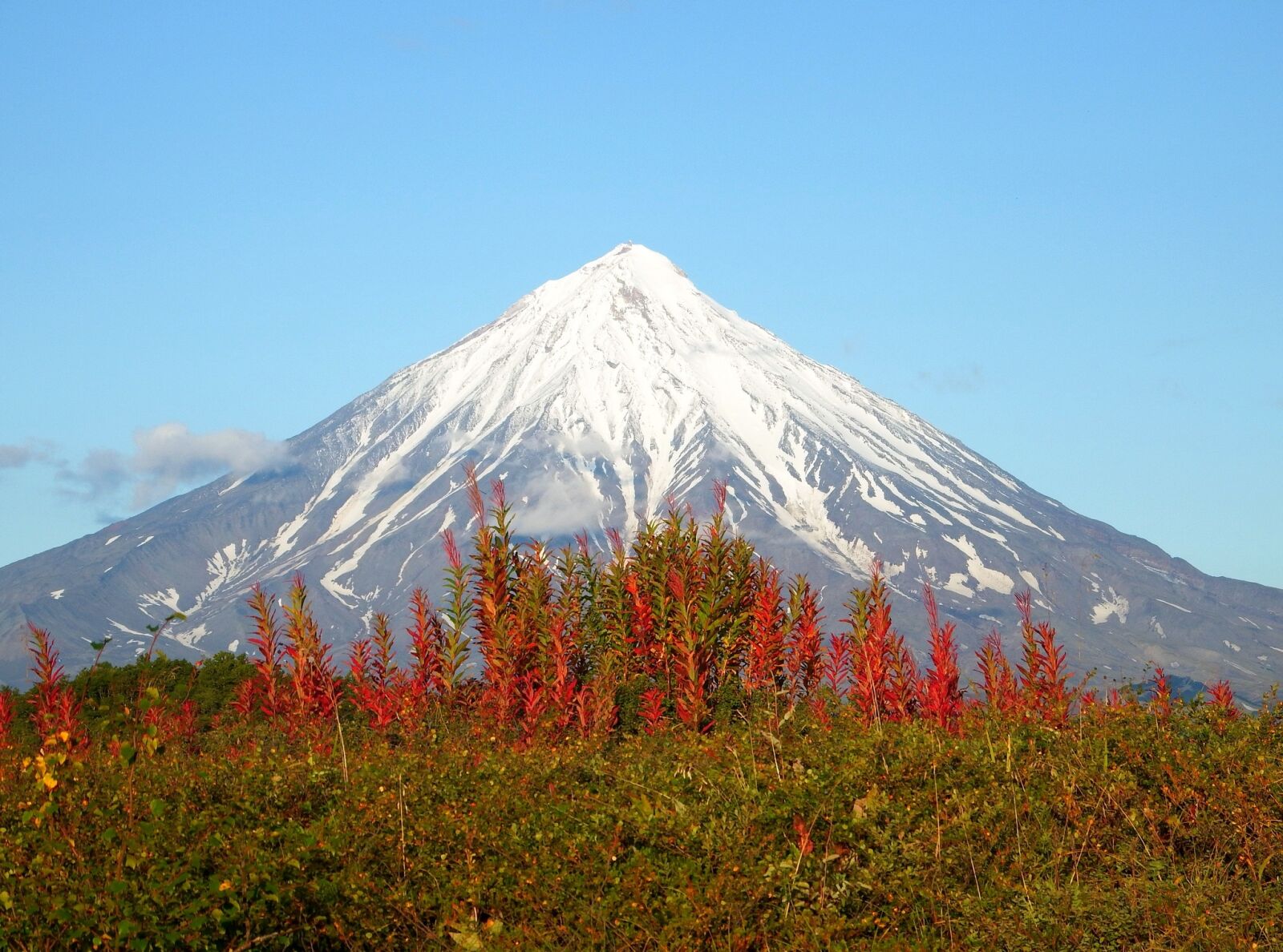Fujifilm FinePix S1 sample photo. Volcano, mountains, ridge photography