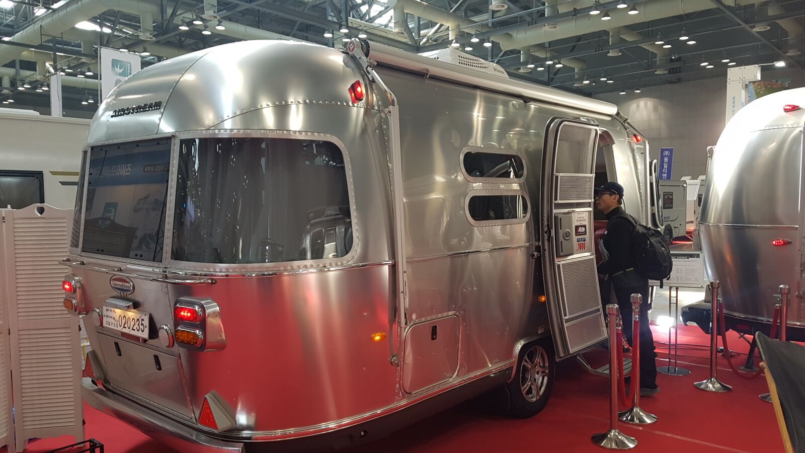 Samsung Galaxy S7 Edge sample photo. Motorhome, air stream, camping photography