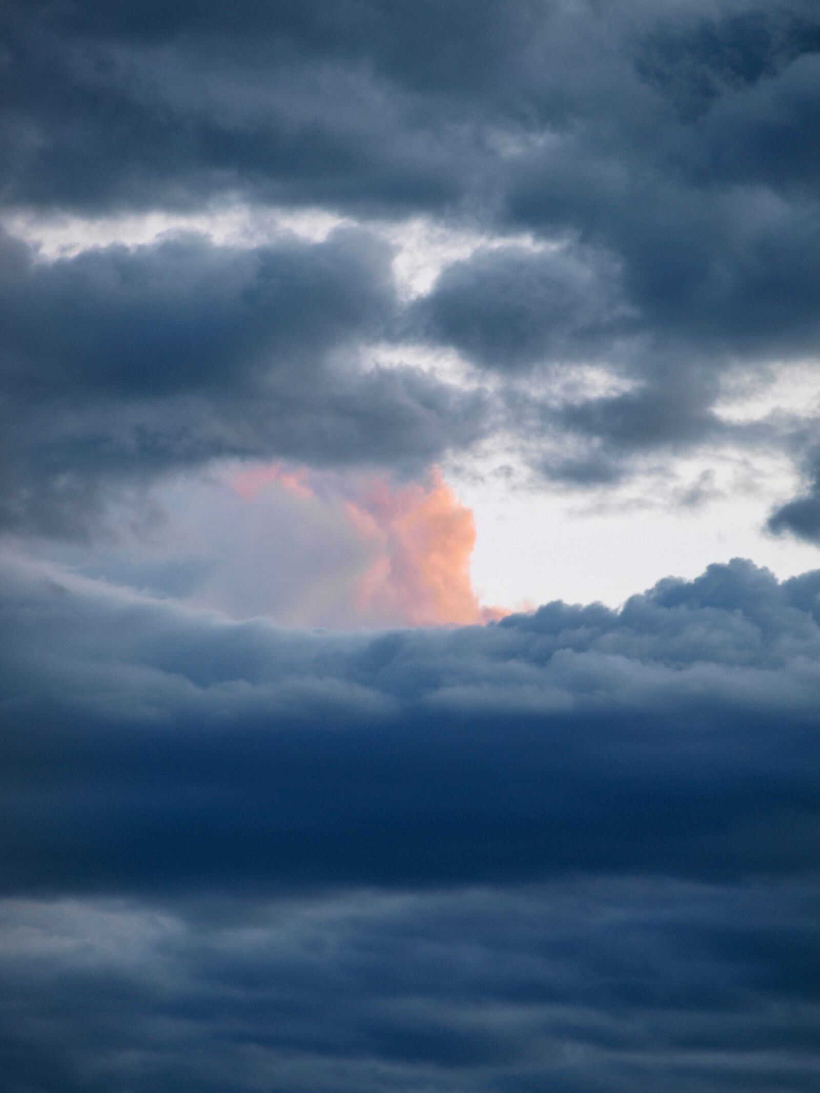 Olympus E-520 (EVOLT E-520) sample photo. Clouds, sky, spotlight photography