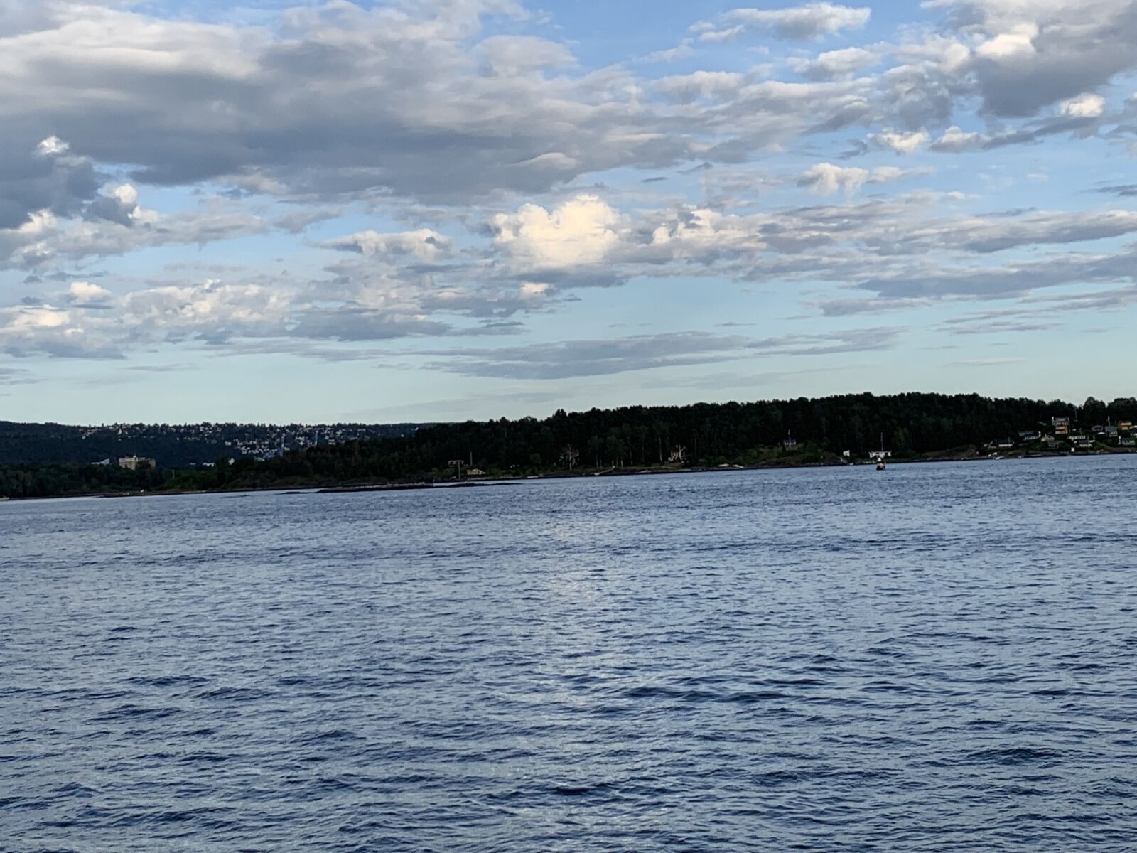 iPhone XR back camera 4.25mm f/1.8 sample photo. Oslo, fiordo, atardecer photography