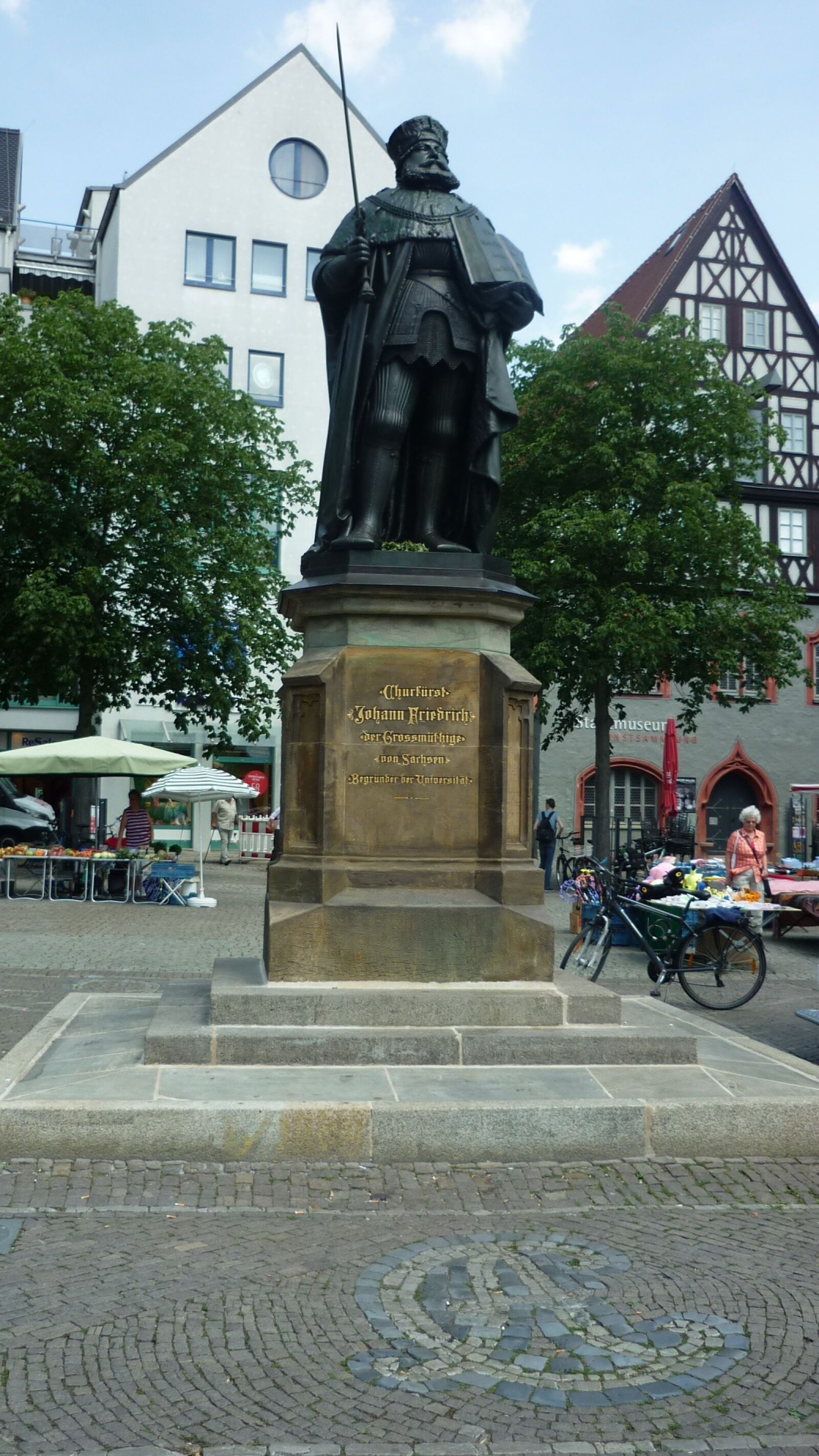 Panasonic Lumix DMC-FS6 sample photo. Hanfried, thuringian monument, bronze photography