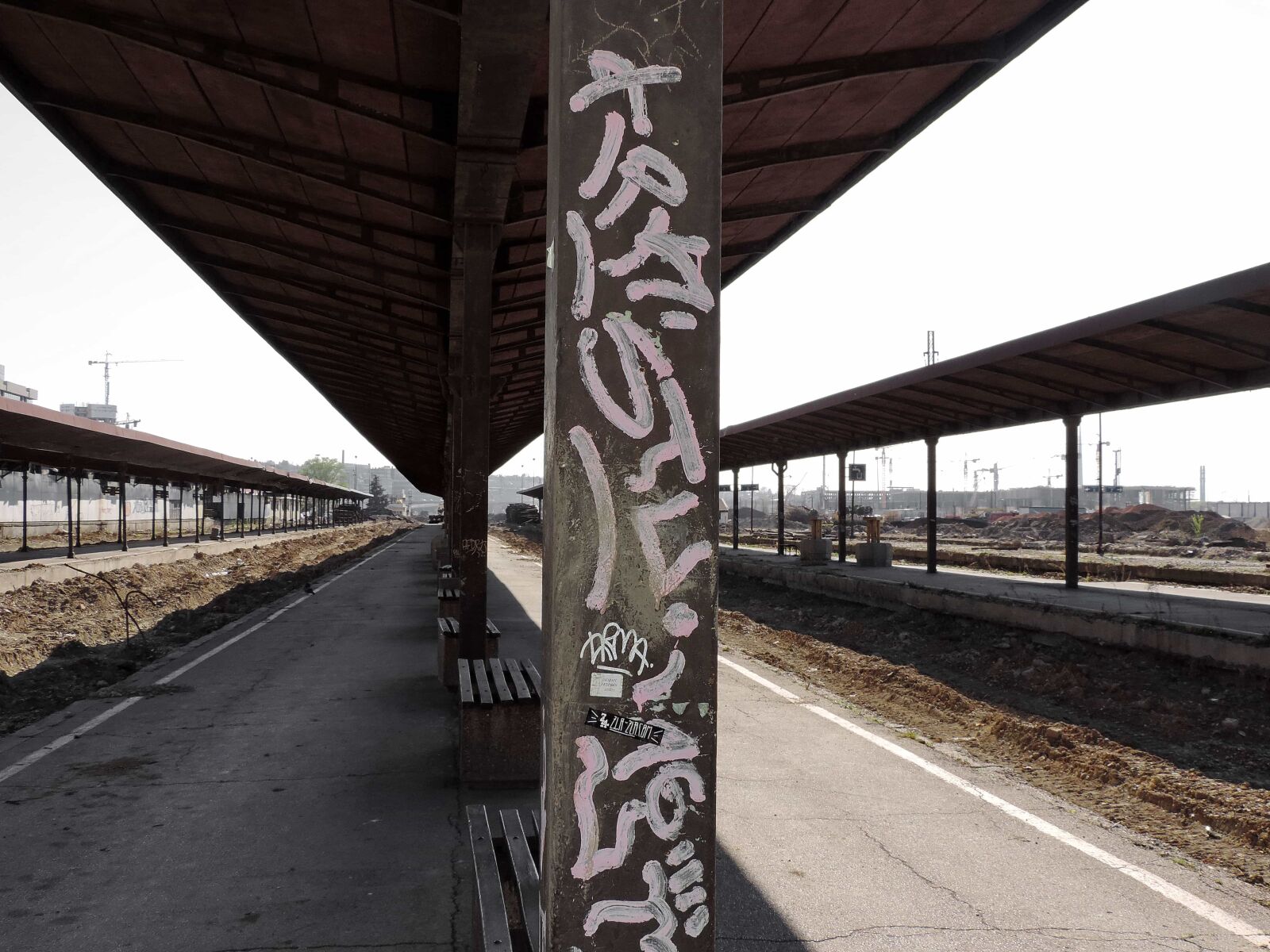 Nikon Coolpix P520 sample photo. Garbage, graffiti, railway station photography