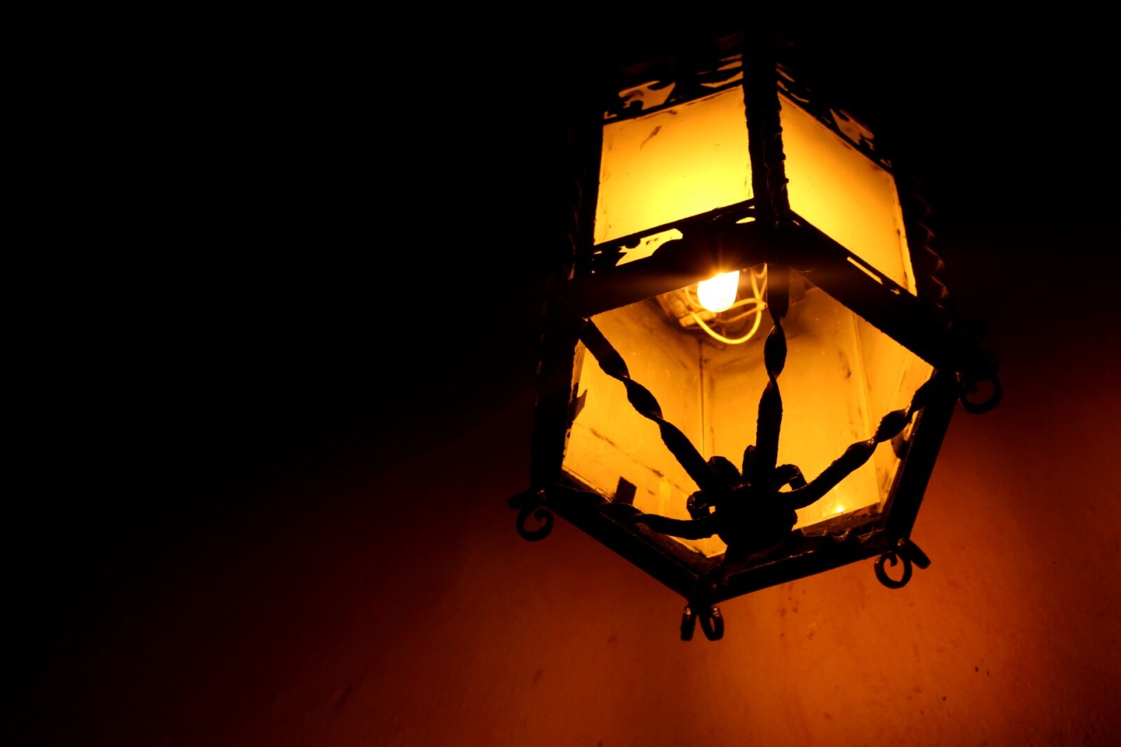 Canon EOS 1200D (EOS Rebel T5 / EOS Kiss X70 / EOS Hi) sample photo. Lamp, light, old photography