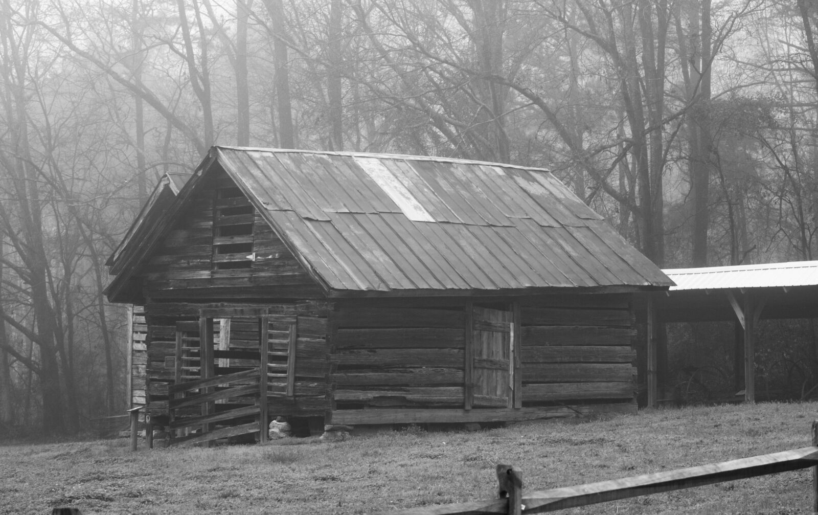 Canon EOS 550D (EOS Rebel T2i / EOS Kiss X4) sample photo. Barn, wood, shed photography