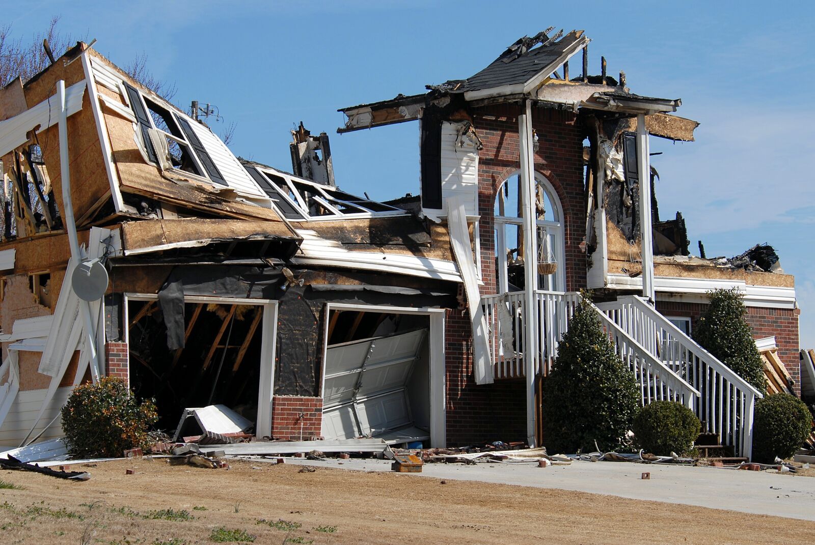 Nikon D200 sample photo. House fire, home, fire photography