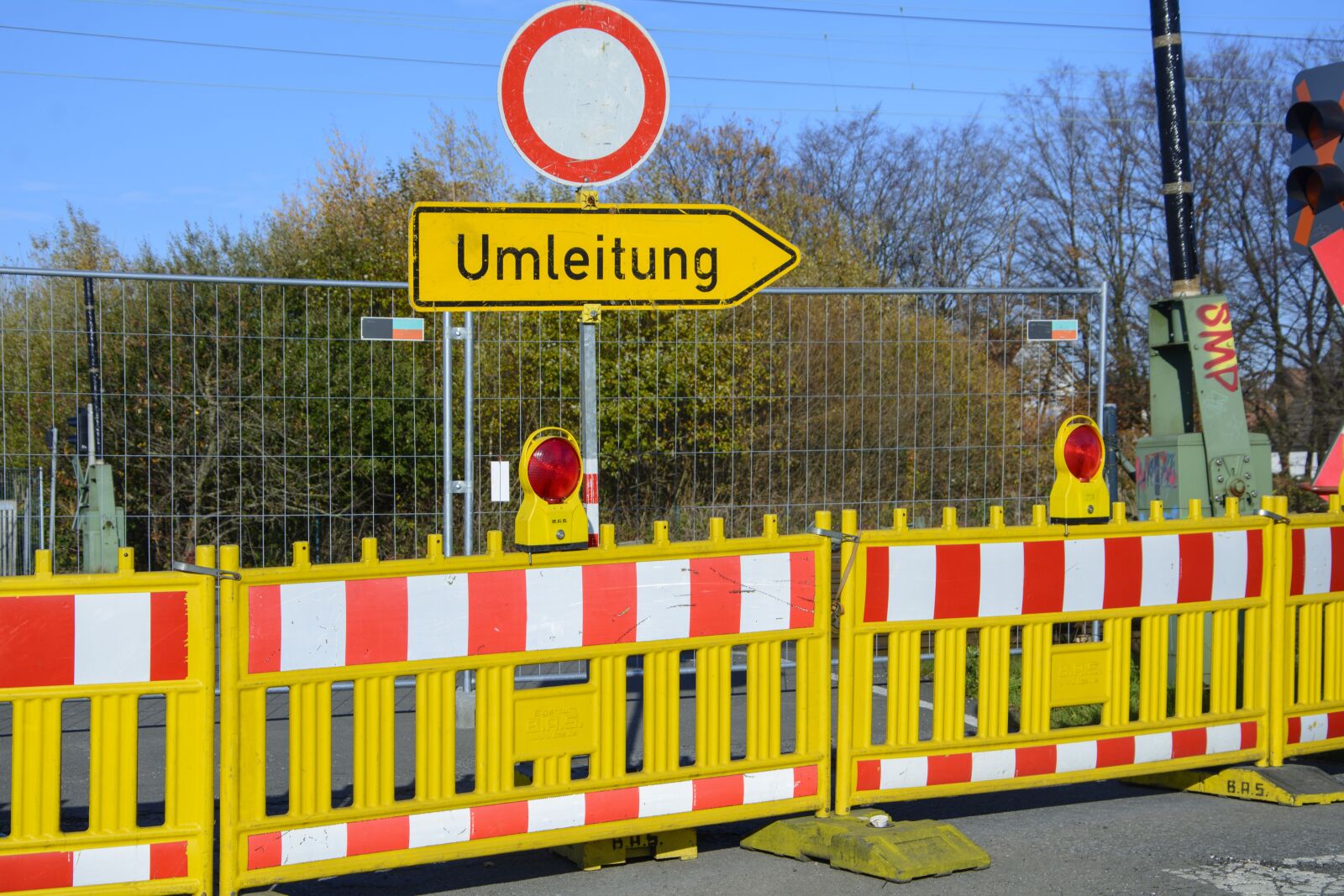 Nikon D7100 sample photo. Redirect, site, barrier photography