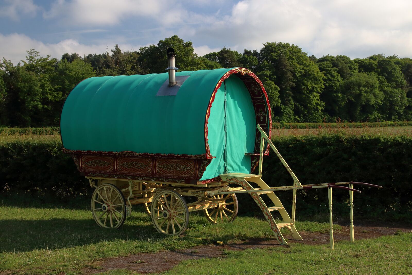 Canon EOS 80D sample photo. Bow-topped wagon, gypsy, traveller photography