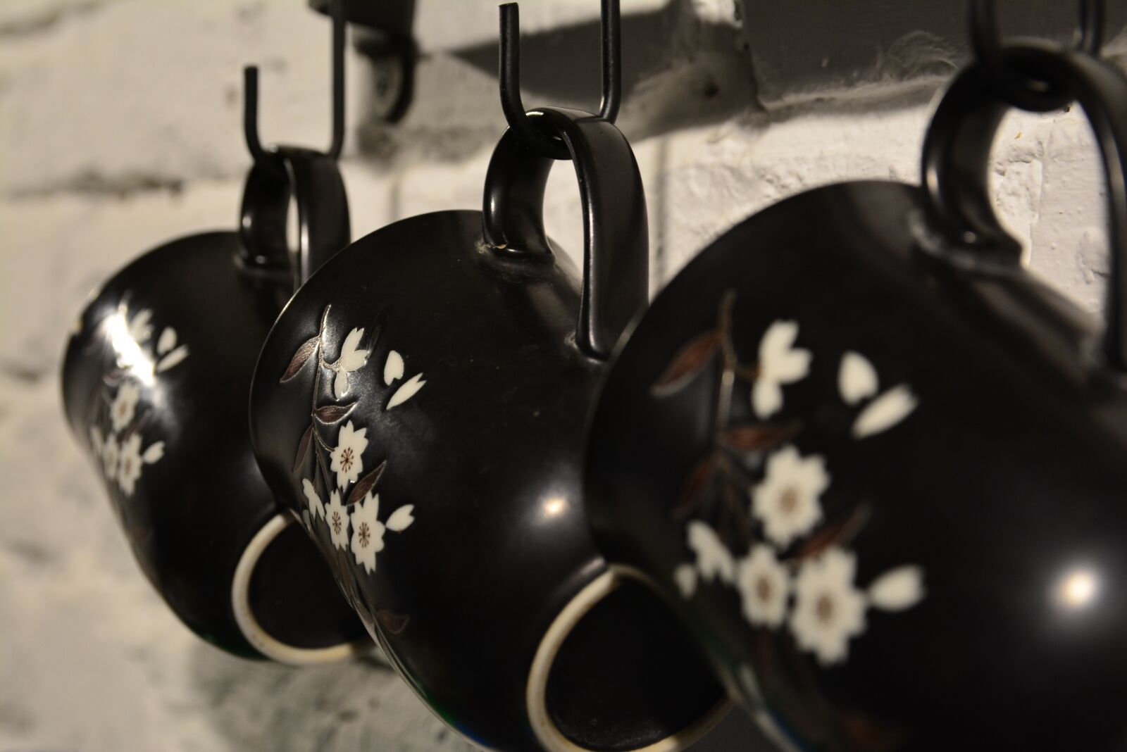 Nikon D7100 sample photo. Mug, cups, wall of photography