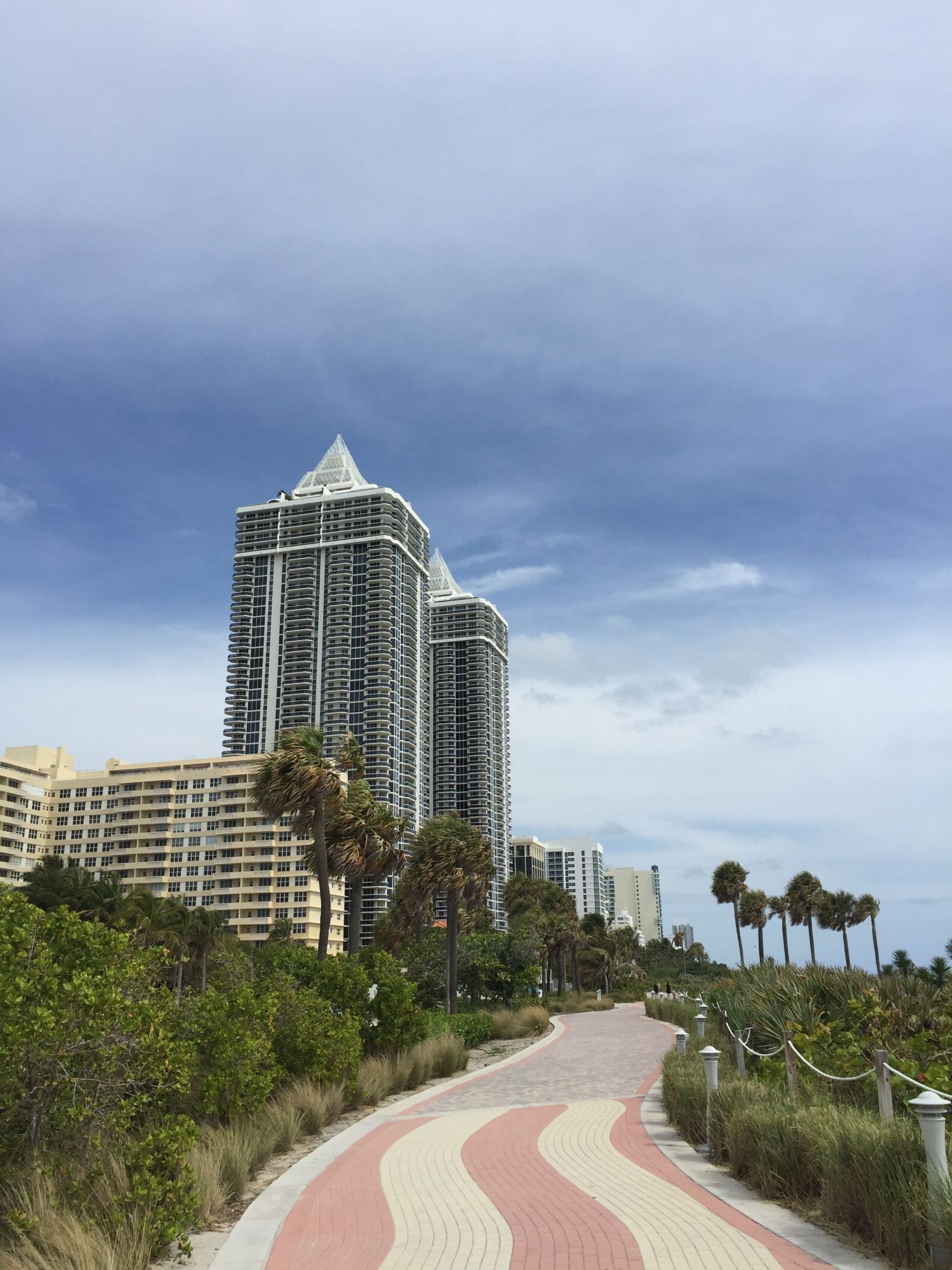 Apple iPhone 6 sample photo. Miami, skyscraper, hotel photography
