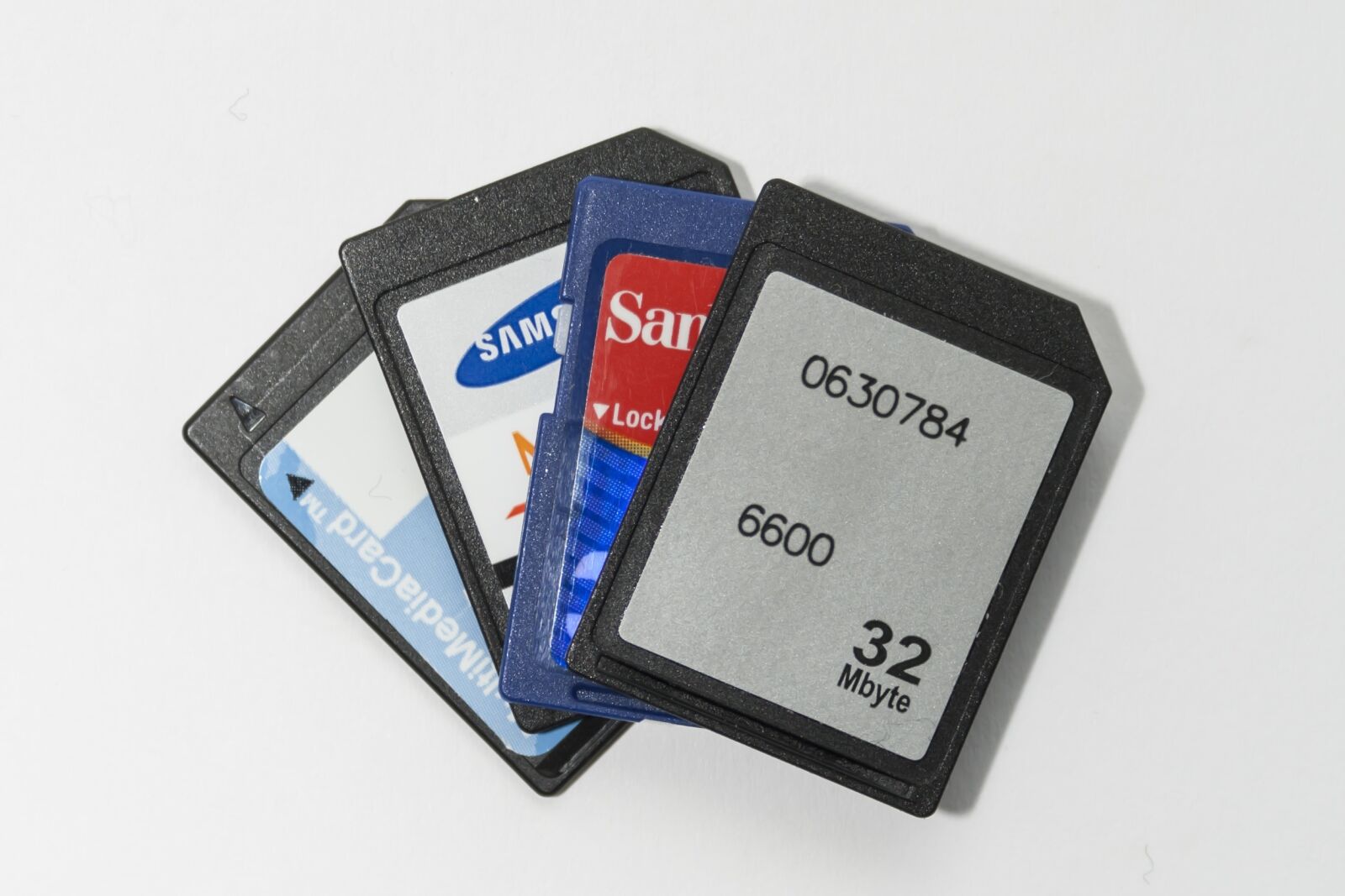 Canon EF-S 18-55mm F3.5-5.6 II sample photo. Memory cards, memory stick photography