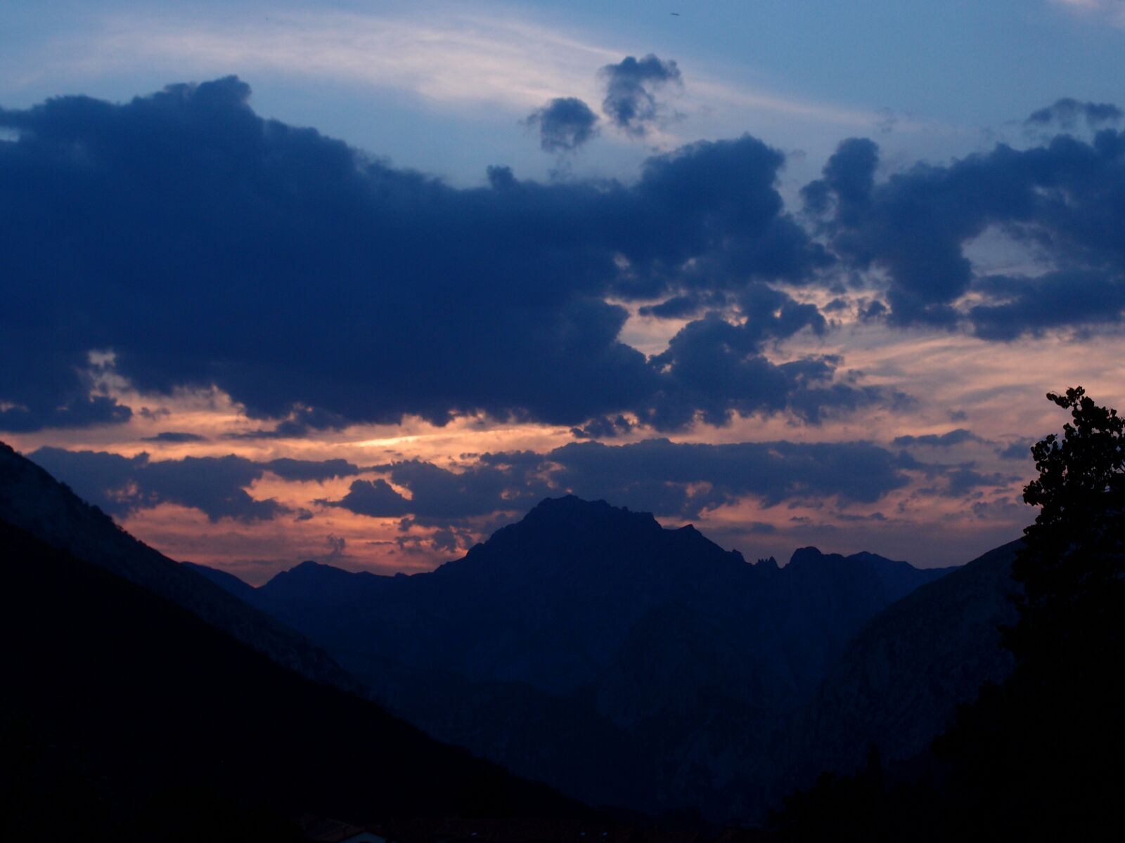 Olympus XZ-1 sample photo. Landscape, sunset, sky photography