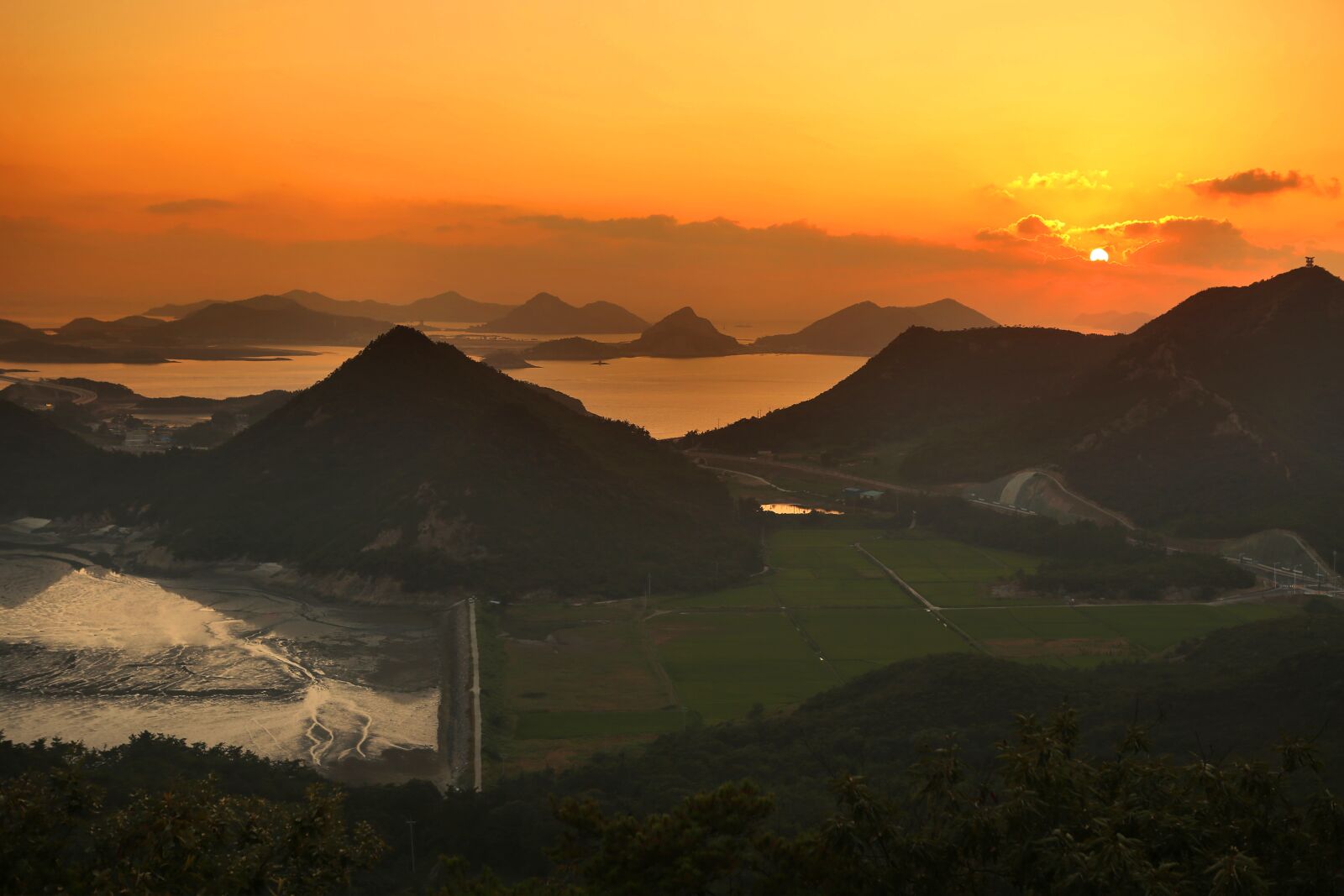 Canon EOS 5D Mark III sample photo. Sunset, sea, island photography