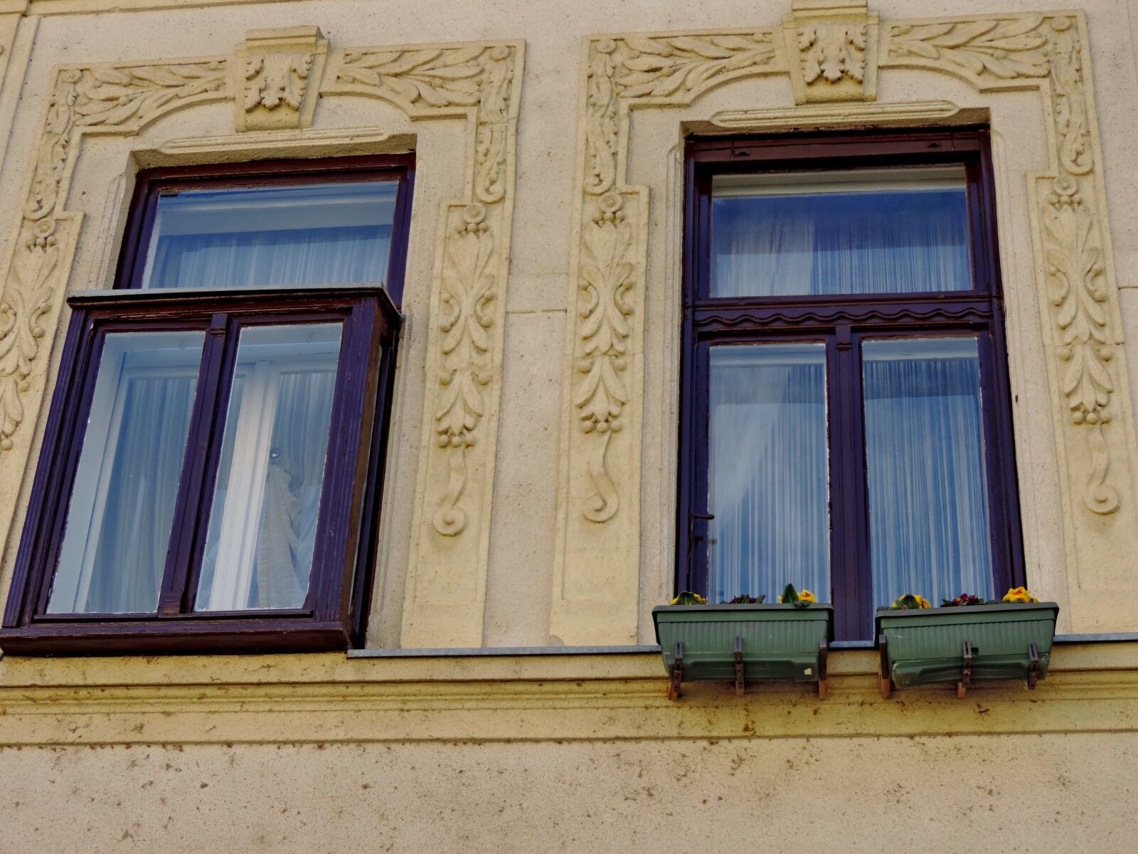 Nikon Coolpix P520 sample photo. Baroque, flowerpot, windows, facade photography