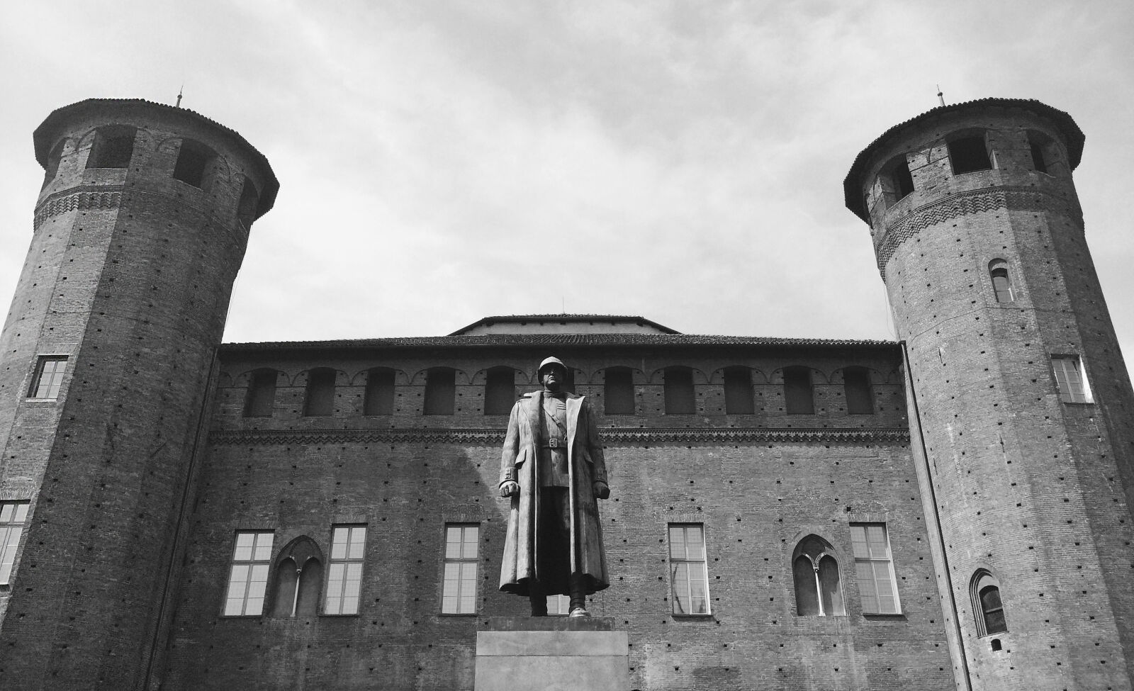 iPhone 5s back camera 4.12mm f/2.2 sample photo. Italia, italy, monument, monumento photography