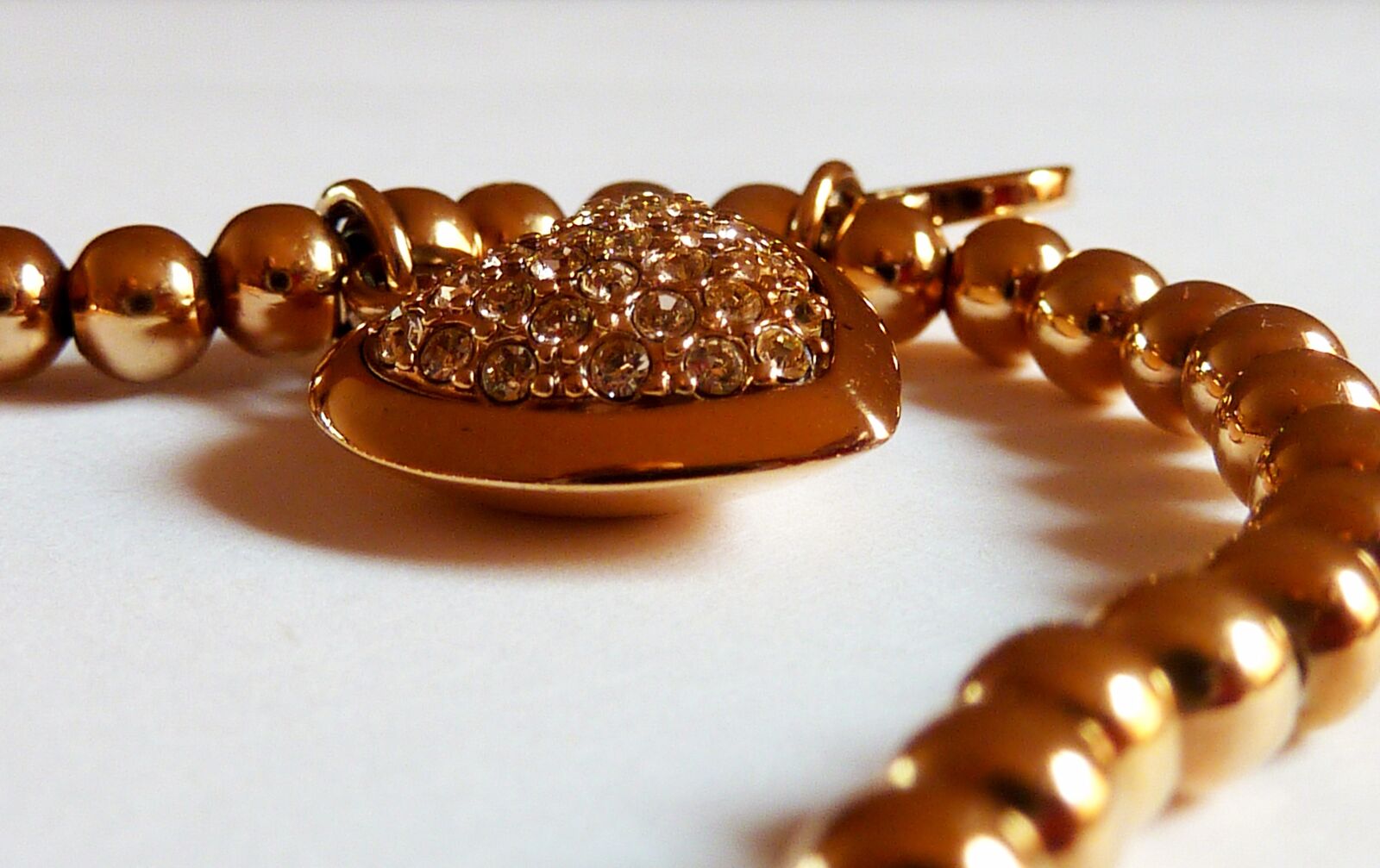 Panasonic DMC-TZ7 sample photo. Jewellery, chain, heart photography