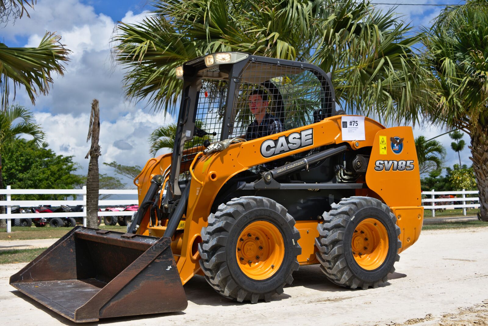 Nikon D7200 sample photo. Bobcat, construction equipment, bucket photography