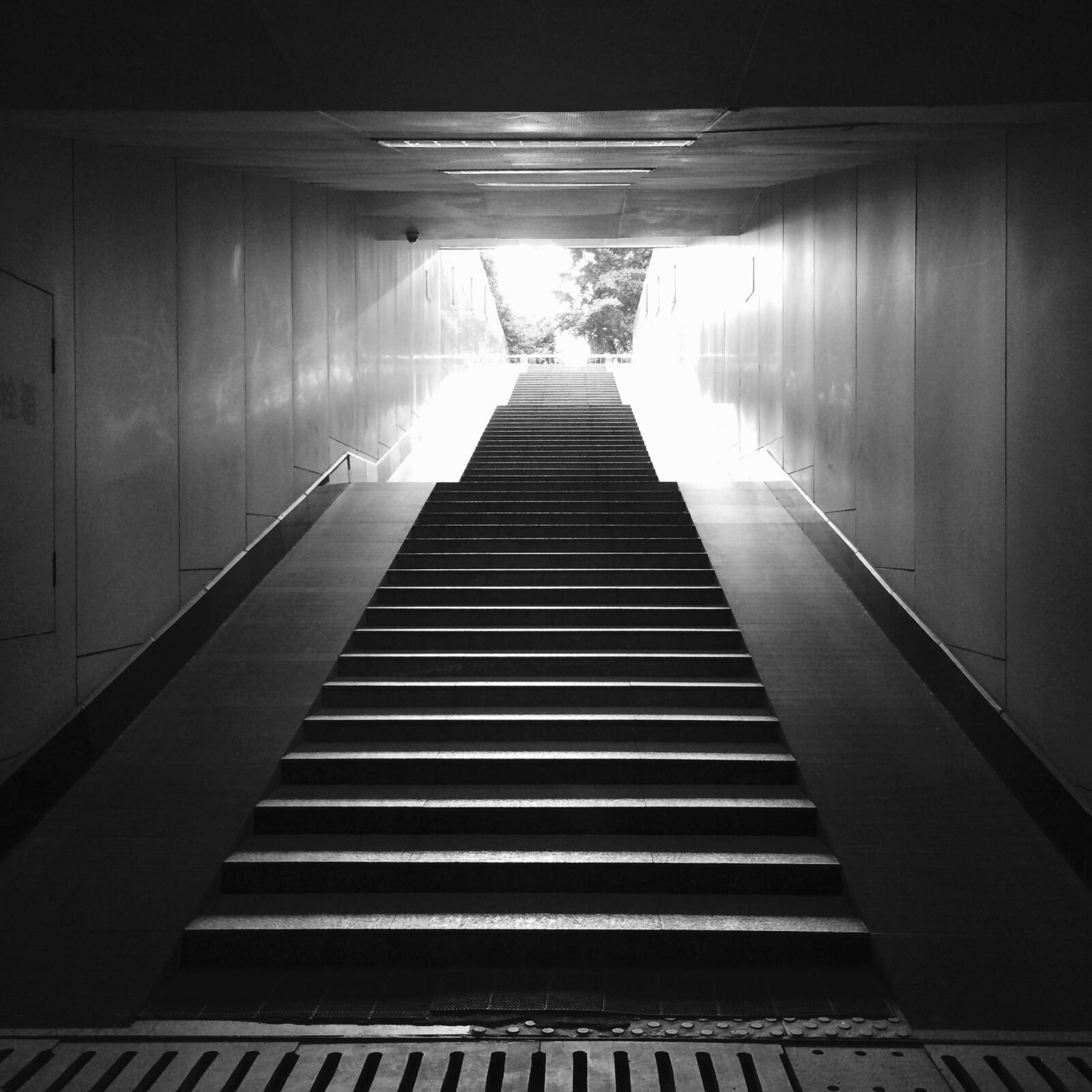 iPhone 5s back camera 4.15mm f/2.2 sample photo. Black and white, underground photography