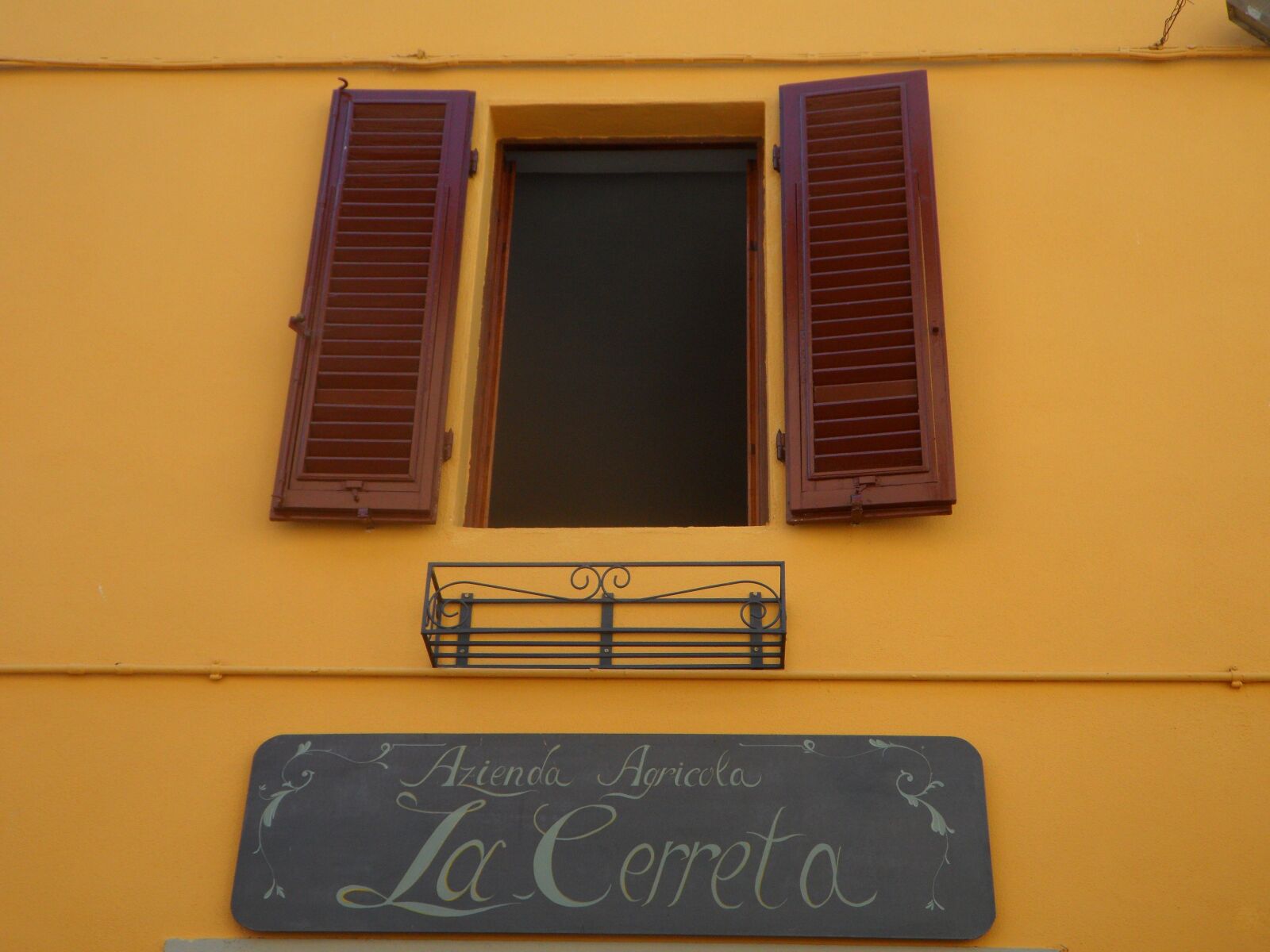 Samsung VLUU WB210, SAMSUNG WB210 sample photo. Window, mediterranean, italy photography