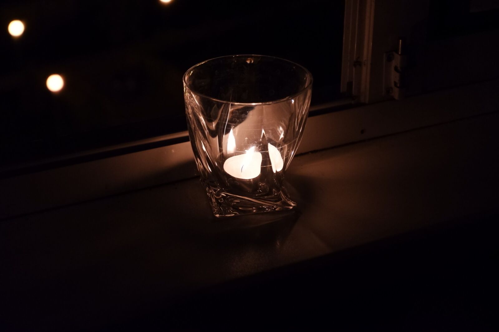 Fujifilm X-T100 sample photo. Candle, night, glass photography